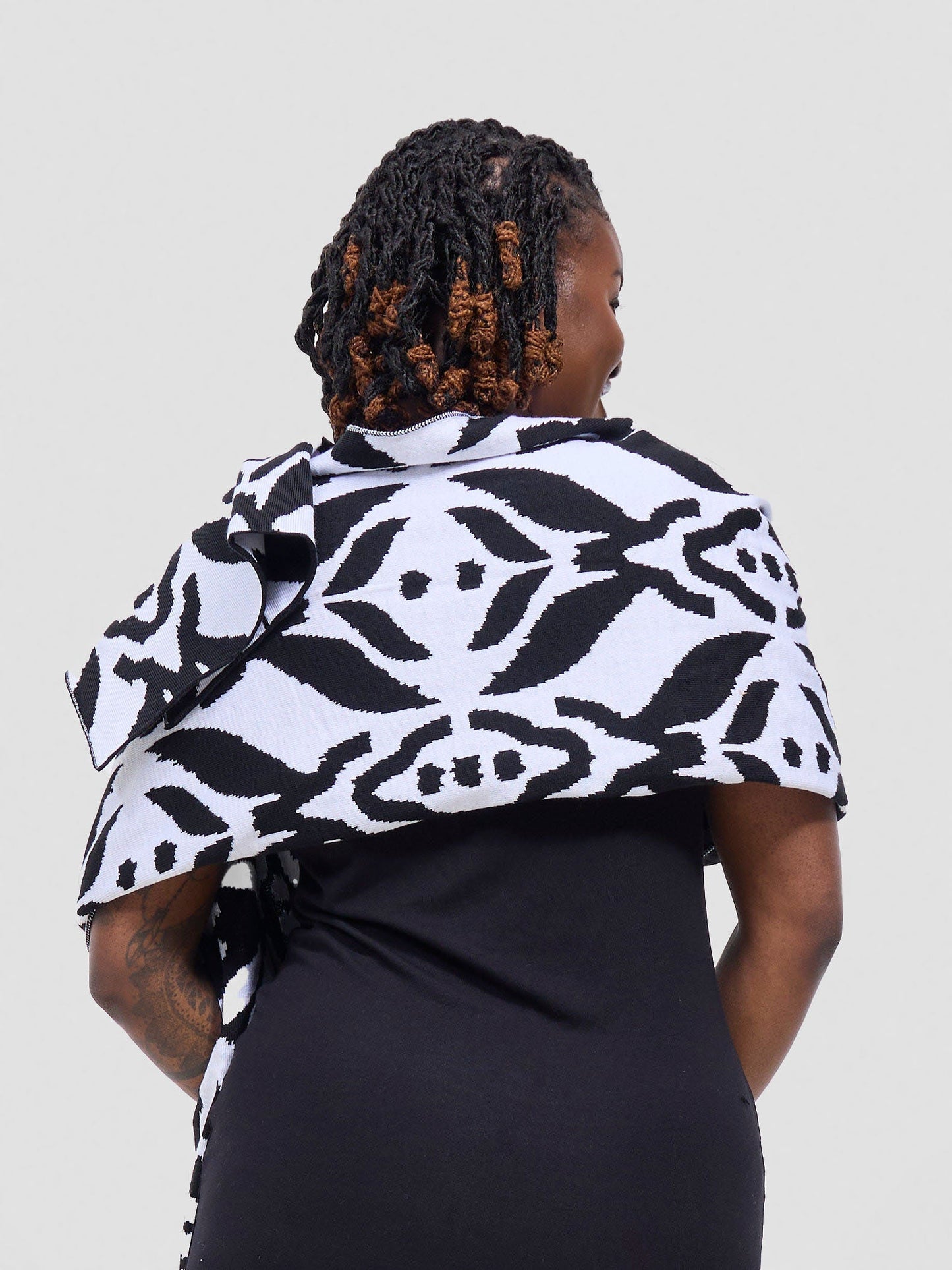 Vivo Lalani Scarf Without Fringes - Black / White Ukwi Print