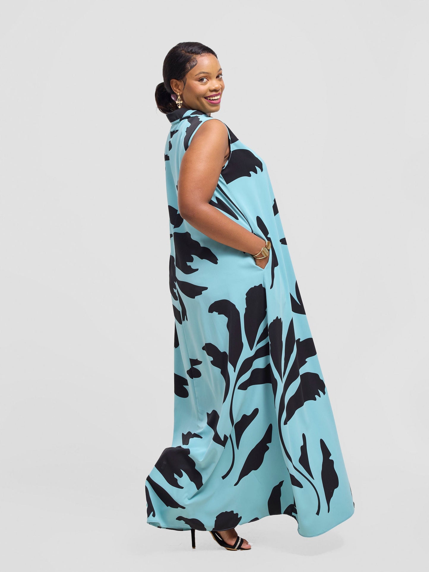 Vivo Asha Sleeveless Maxi Dress - Mint / Black Robe Print