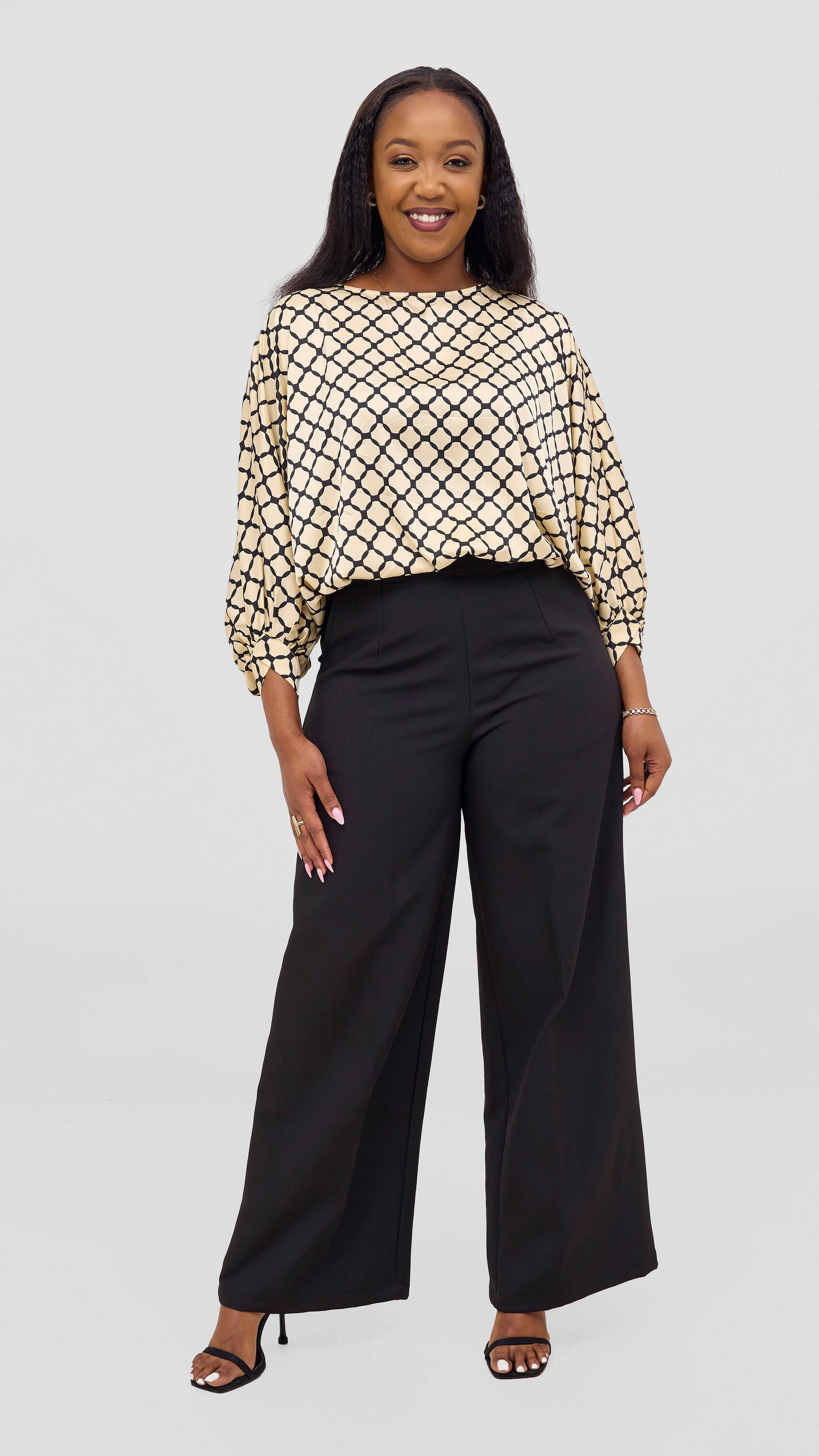Vivo Sawari Crossed Cuff Batwing Top - Light Cream / Black Print