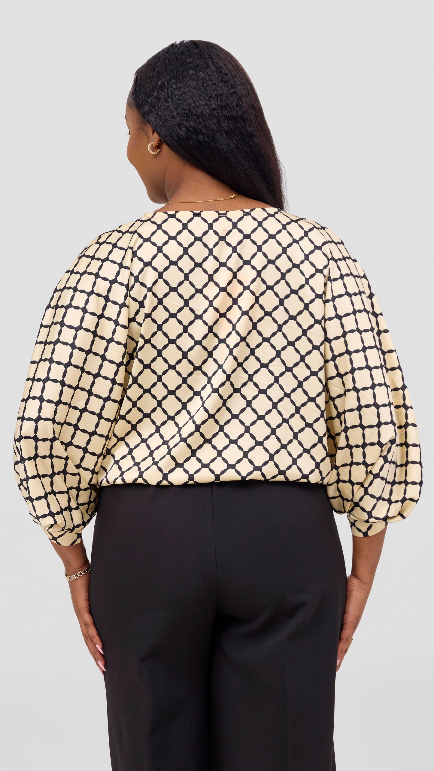 Vivo Sawari Crossed Cuff Batwing Top - Light Cream / Black Print