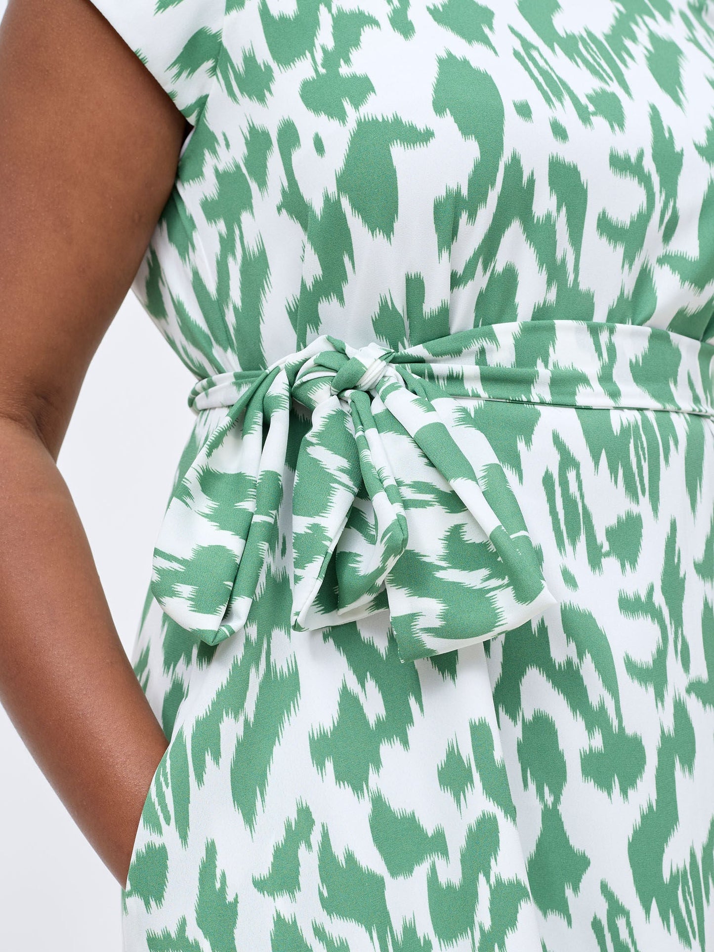 Vivo Basic Cap Sleeve Tent Knee Length Dress - Green / White Oken Print