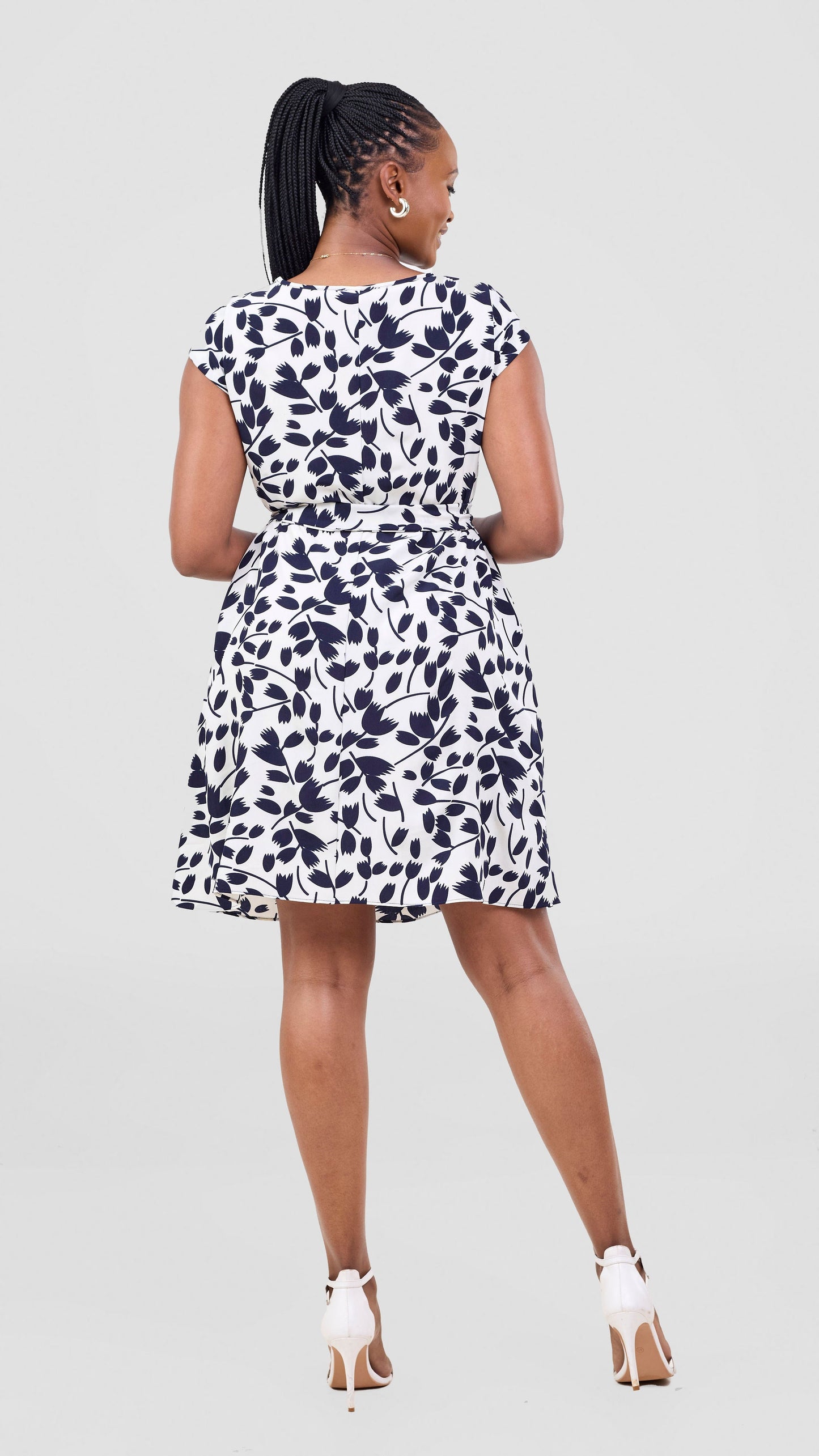 Vivo Basic Cap Sleeve Knee Length Dress - White Navy Print