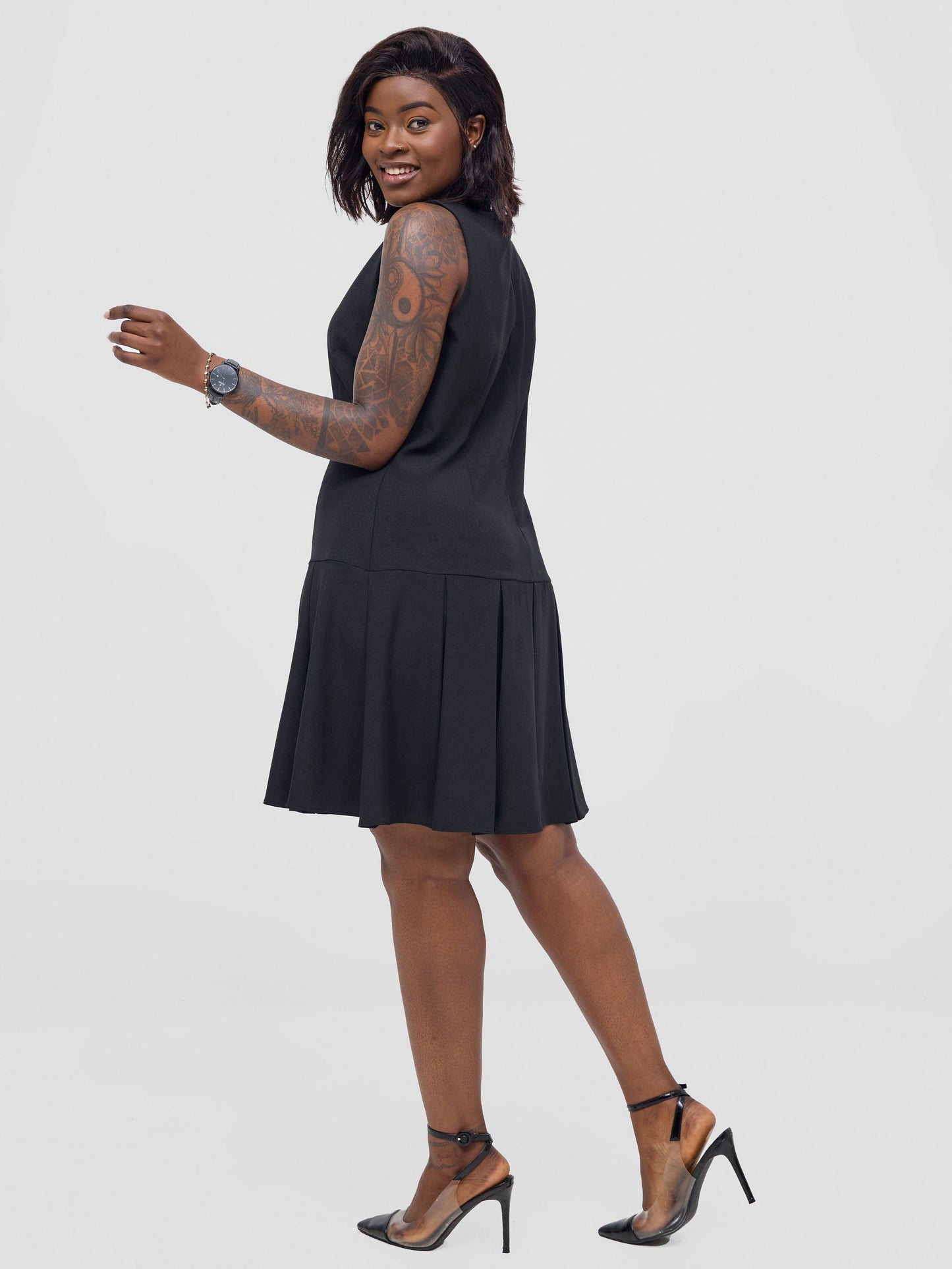 Vivo Niari Sleeveless Pleated Dress - Black