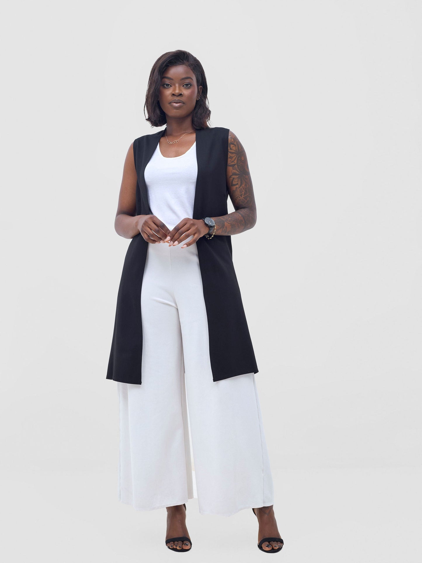 Vivo Waridi Sleeveless Overcoat - Black