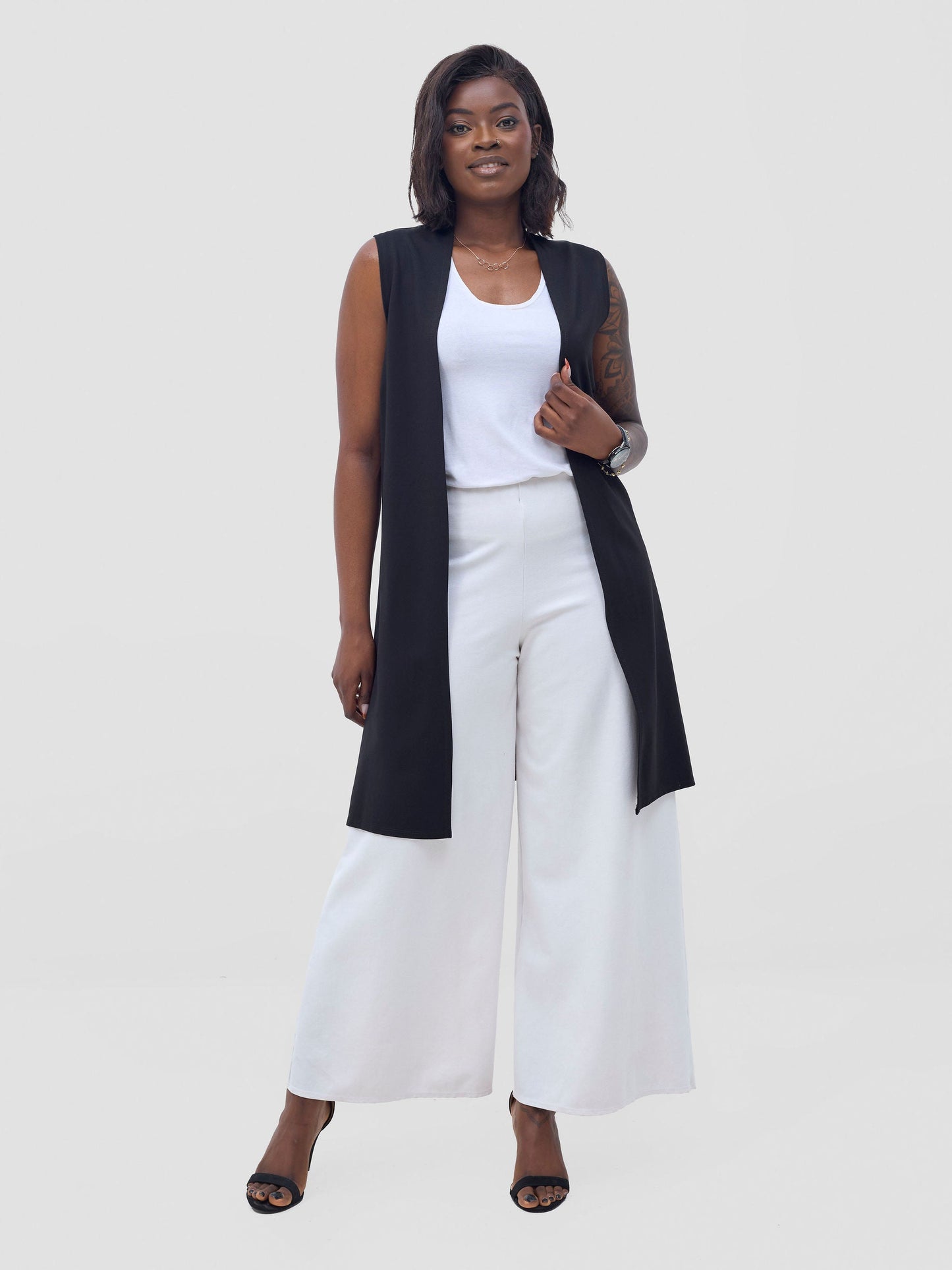 Vivo Waridi Sleeveless Overcoat - Black