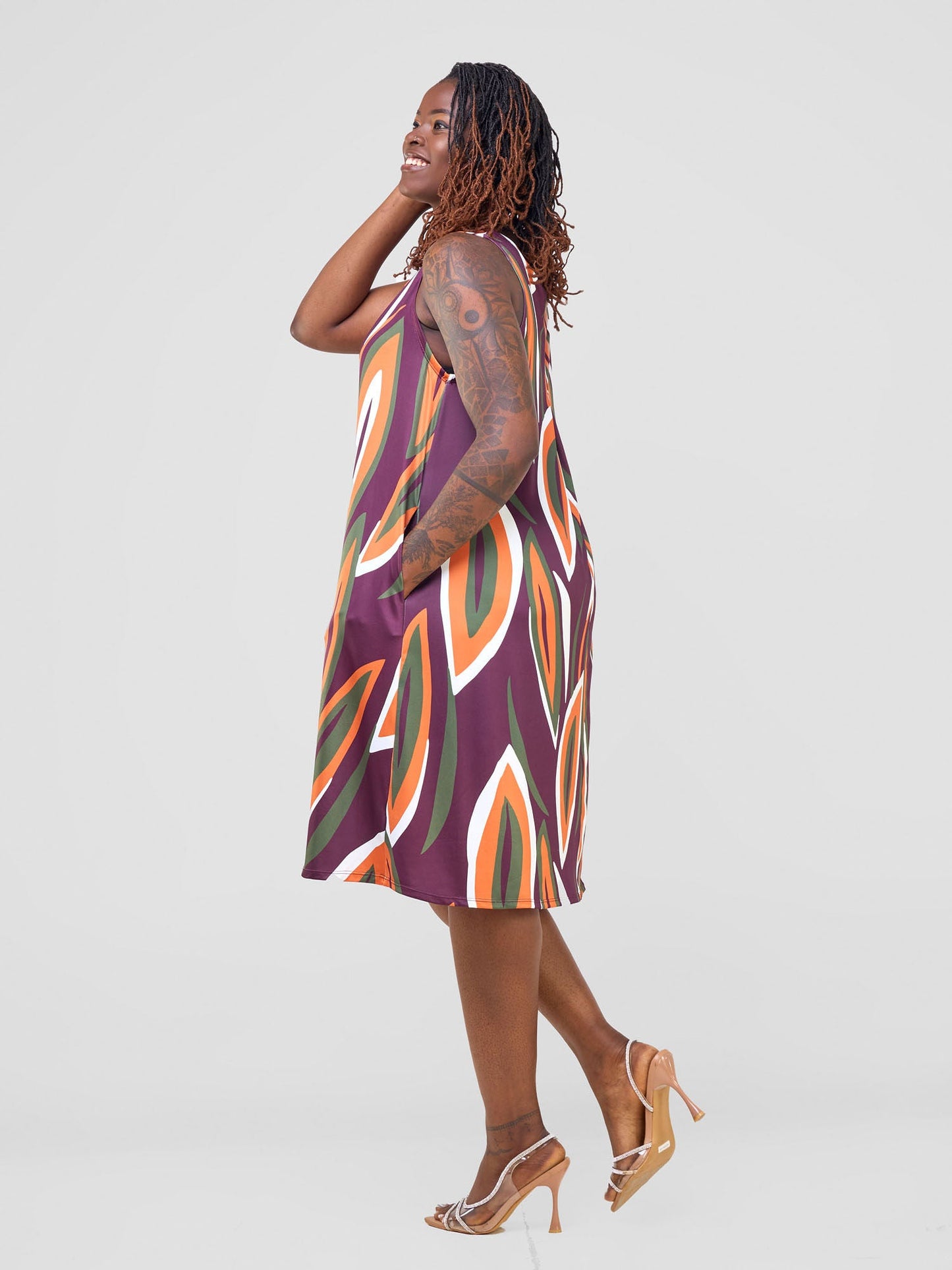 Vivo Amara Back Pleat Dress - Burgundy / Hunters Bemba Print