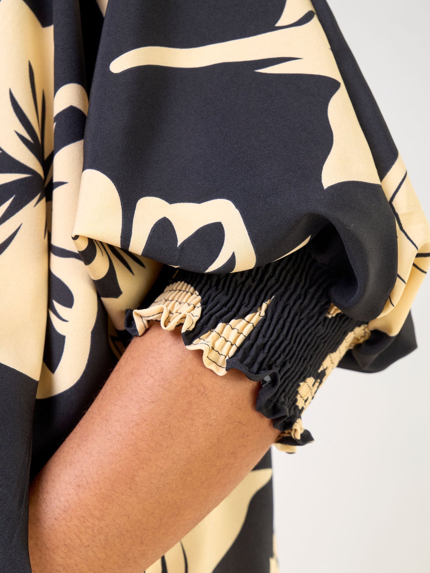 Vivo Wastani Boat Neck Shirred Sleeve Kaftan - Beige / Black Fila Print