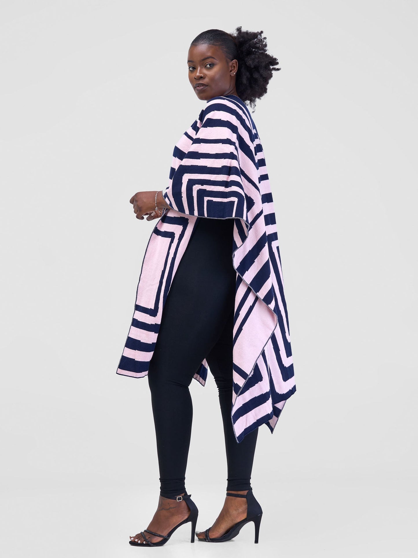 Vivo Reversible Printed Poncho - Blush / Black Bustani Print