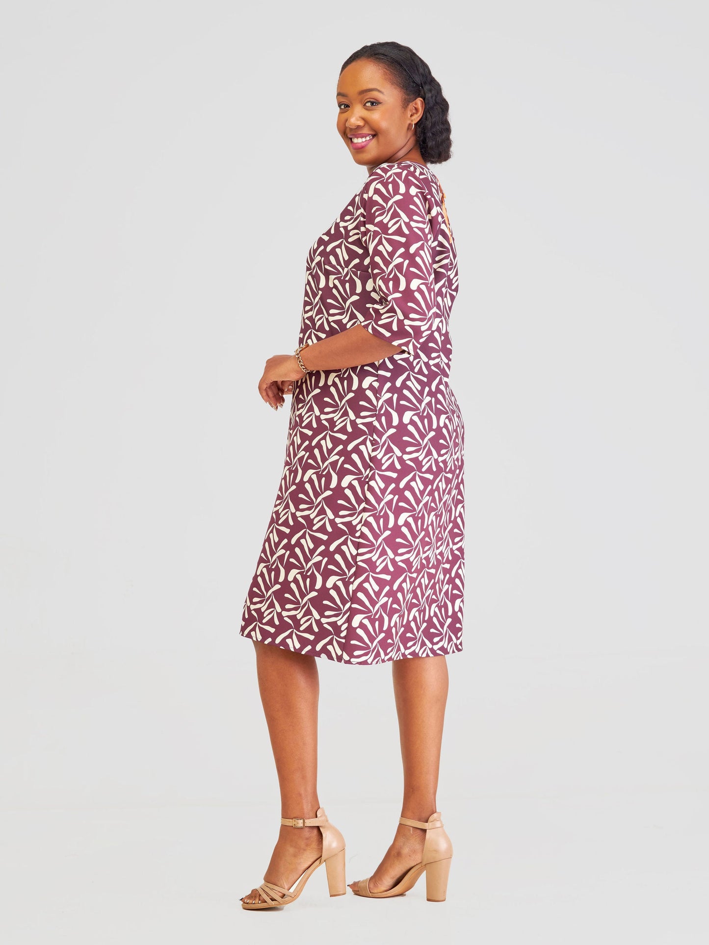 Vivo Pendo 3/4 Sleeve Shift Dress - Burgundy / Taupe Tuli Print