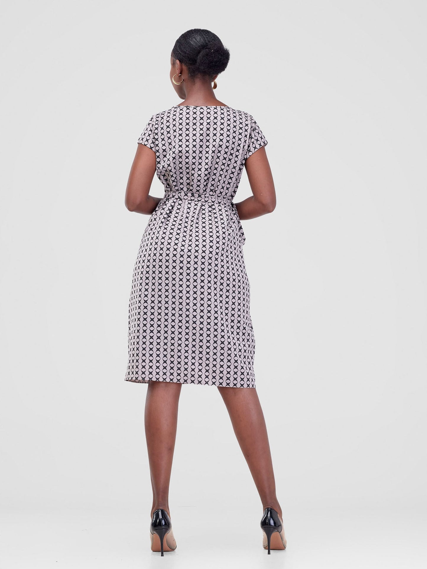 Vivo Muna Cap Sleeved Knee Length Dress - Grey / Black Clover Print