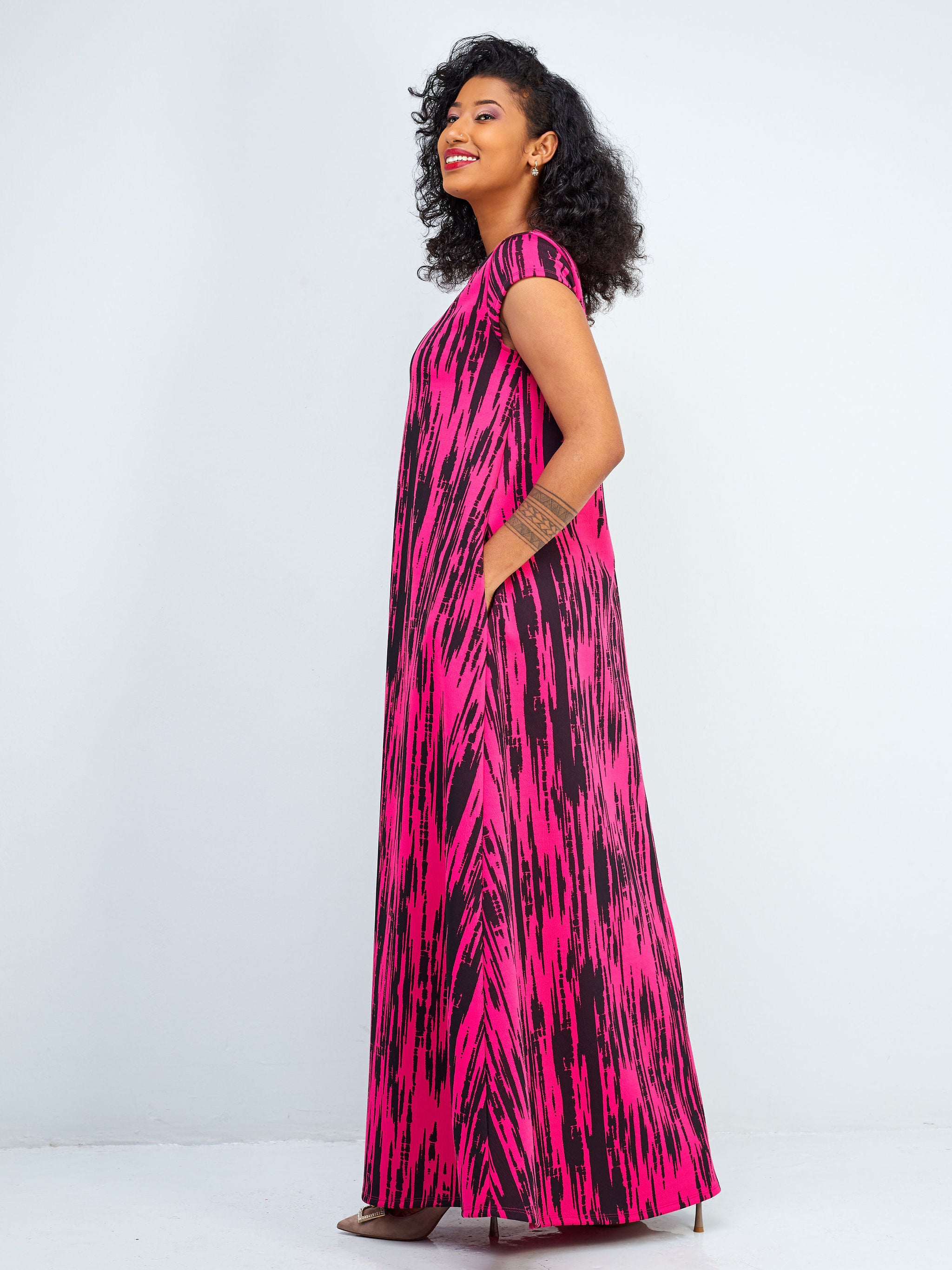 Vivo Hema Cap Sleeve Maxi Dress - Pink / Black Abstract Print