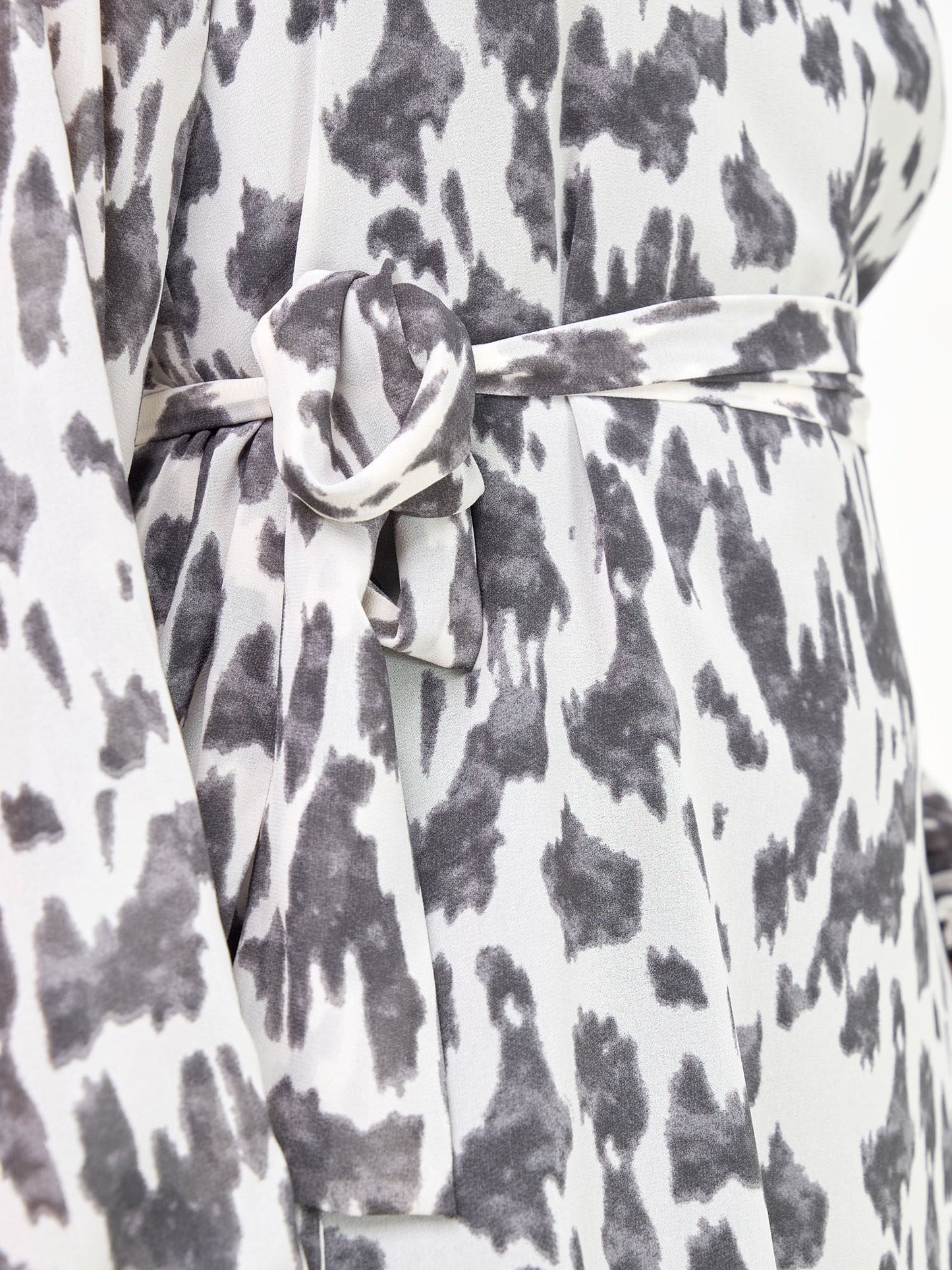 Vivo Zawadi Shift Dress - White / Grey Print