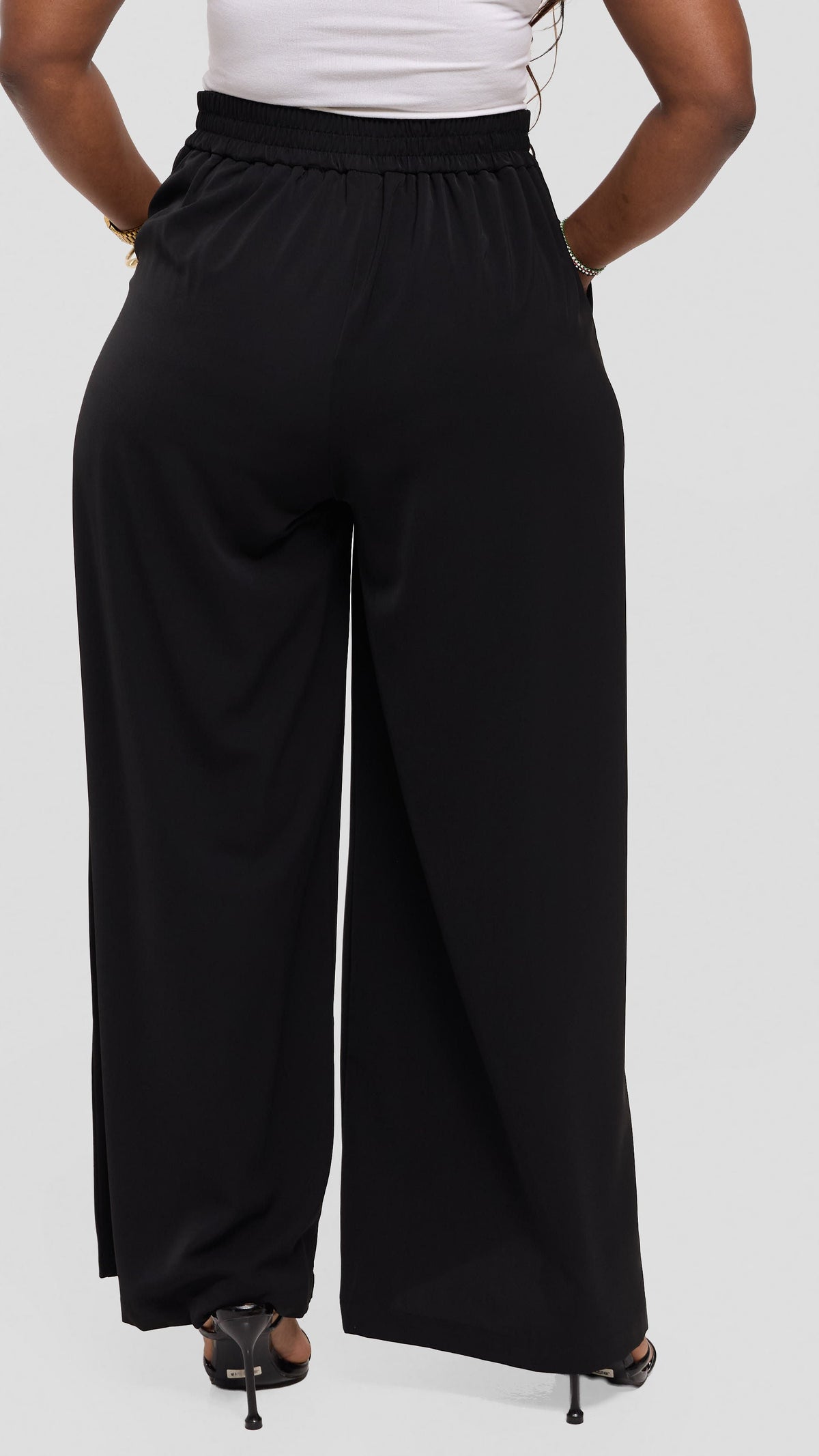 Vivo Liora Wide Leg Pants in Crepe - Black
