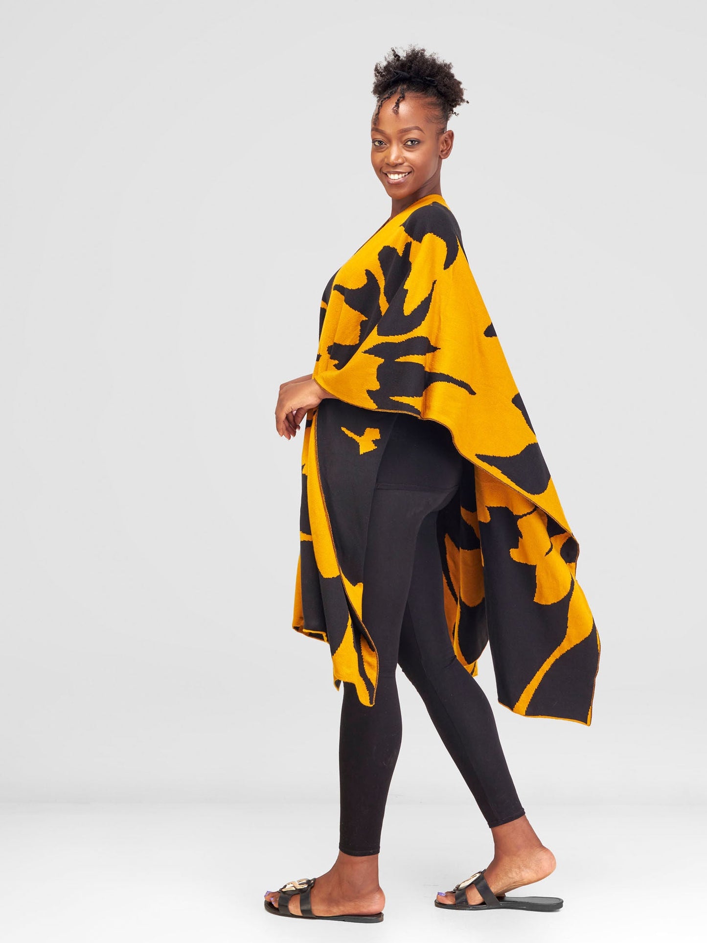 Vivo Reversible Printed Poncho - Mustard / Black Pepeo Print
