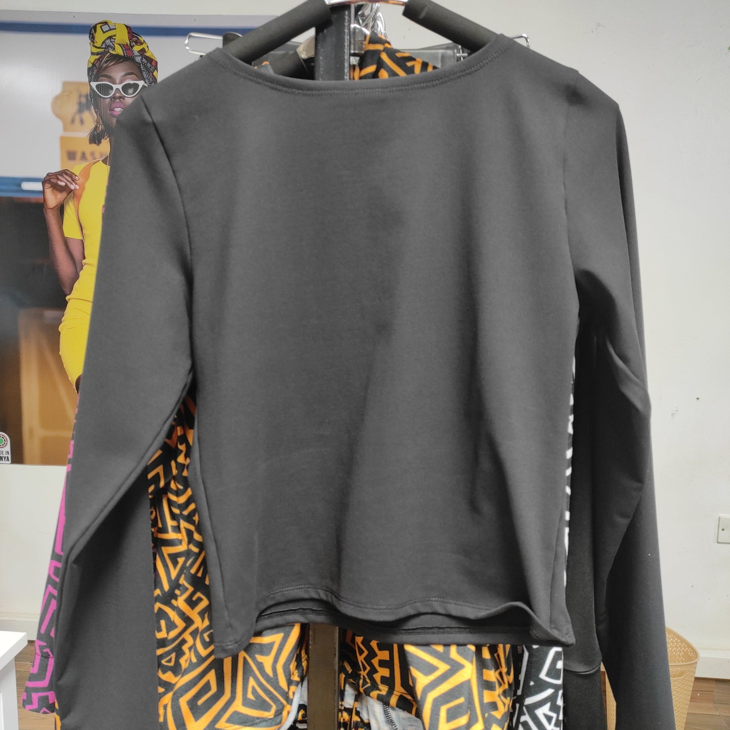 Vivo Fitness Long Sleeved Crop Top - Black