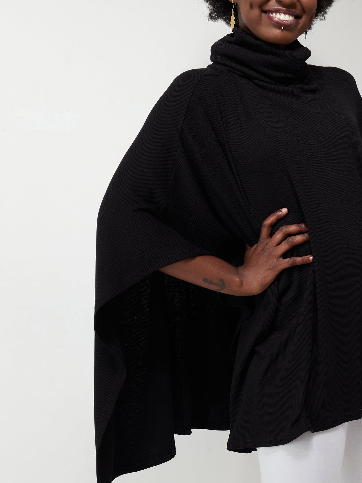 Vivo Basic Ribbed Poncho - Black