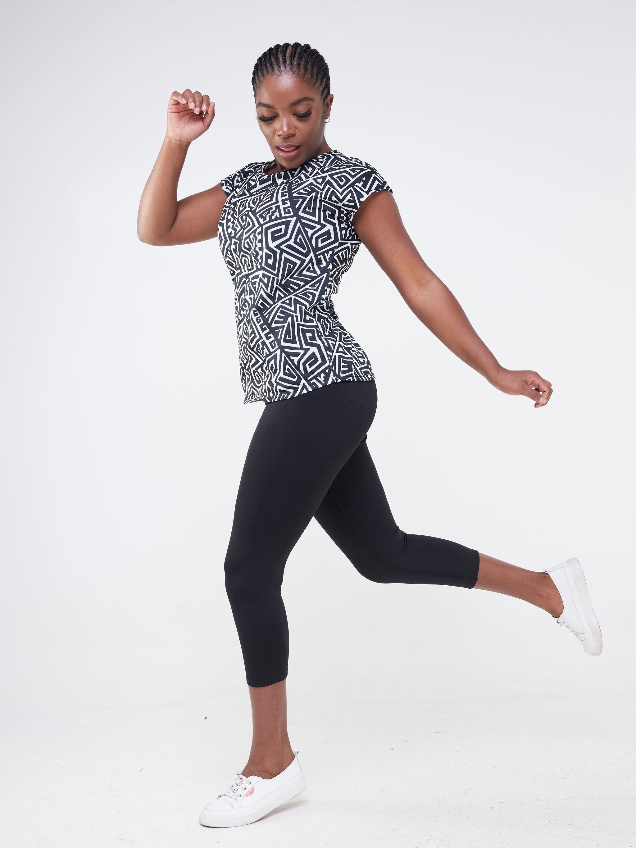 Vivo Fitness Drop Shoulder Top - Black / White Abstract Print