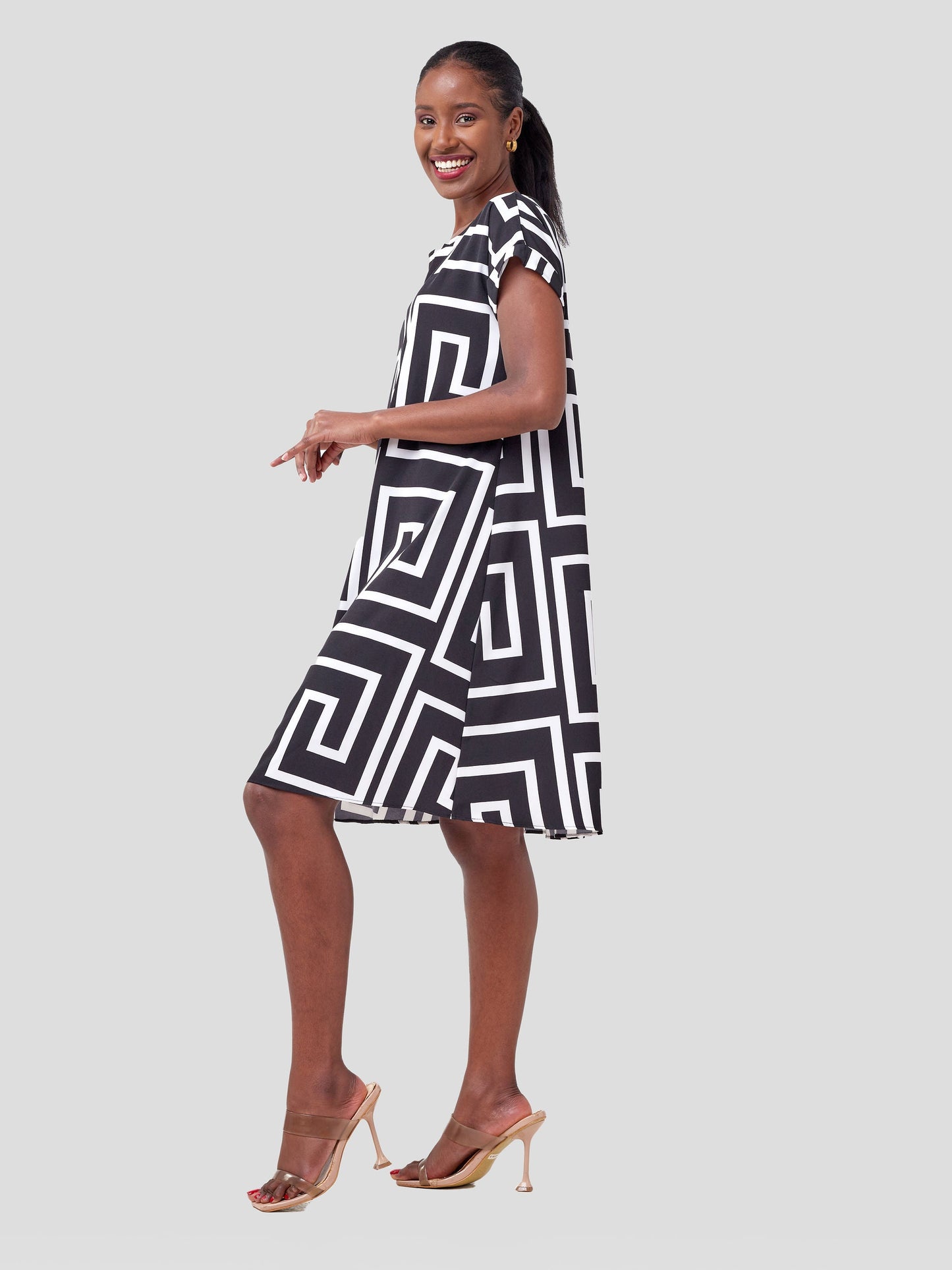 Vivo Pesi Drop Shoulder Tent Dress - White / Black Print