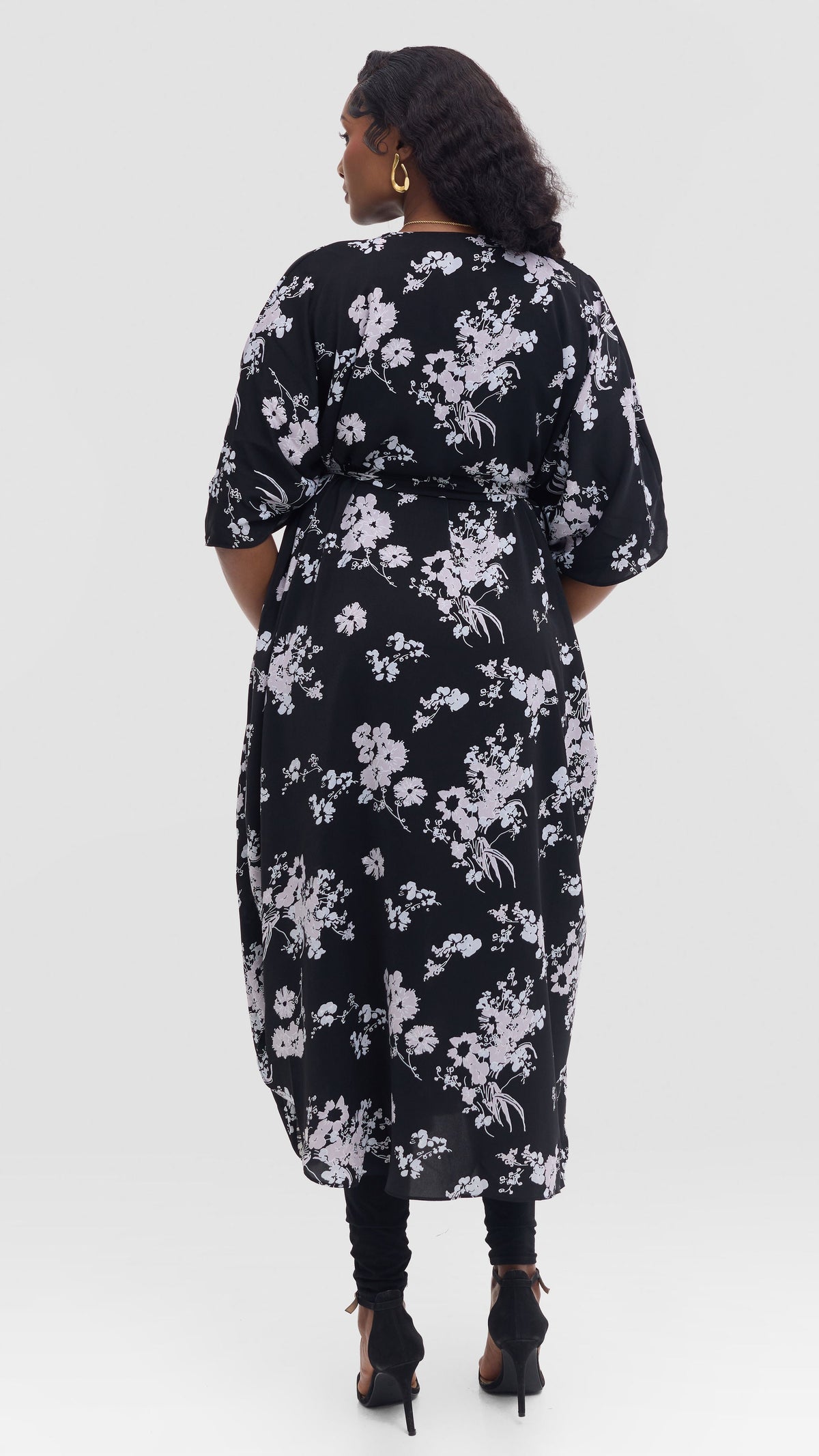 Vivo Scalloped Kimono in Crepe - Black / Grey Print