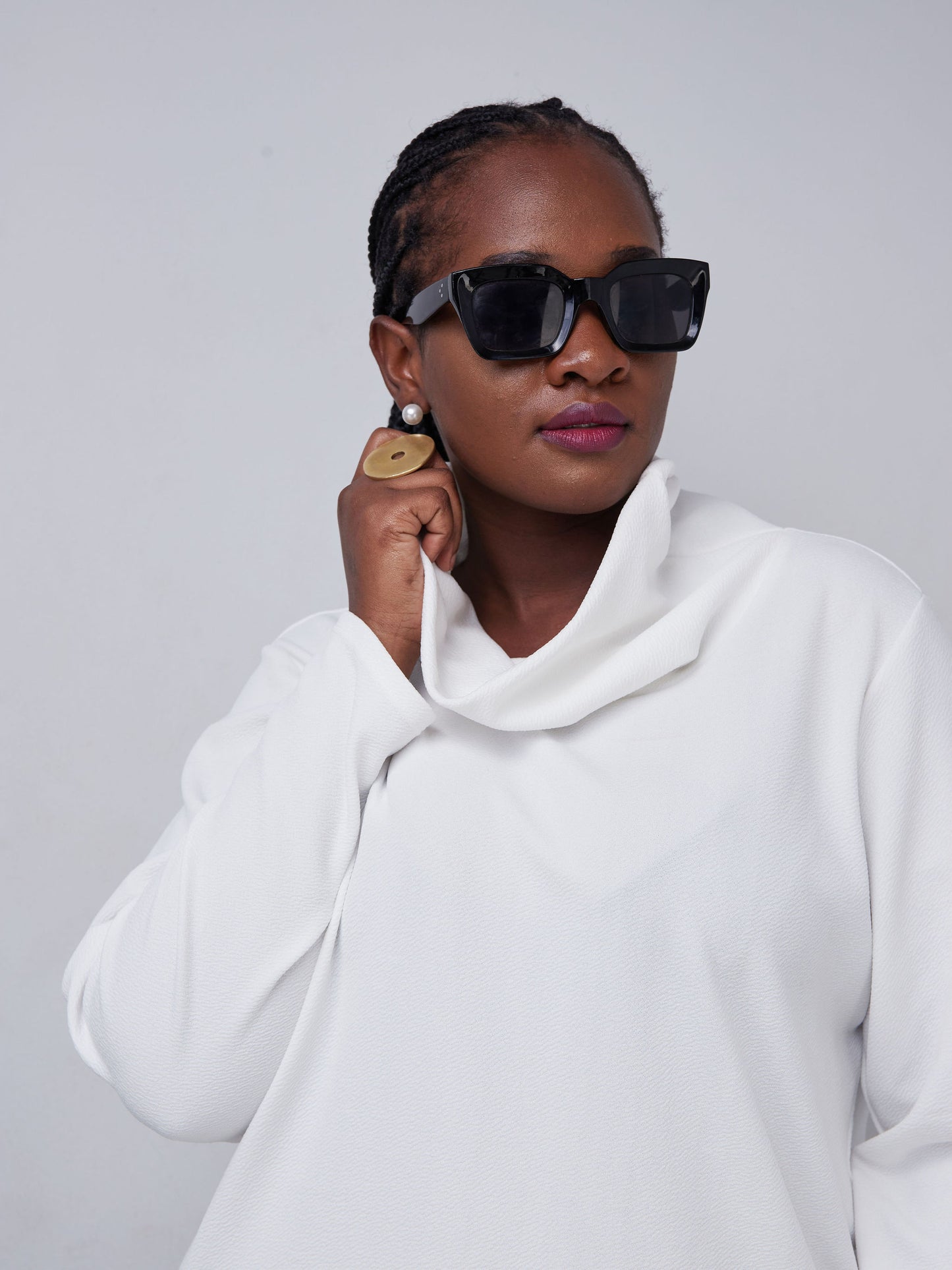 Vivo Tulia Turtleneck Tunic Top - White
