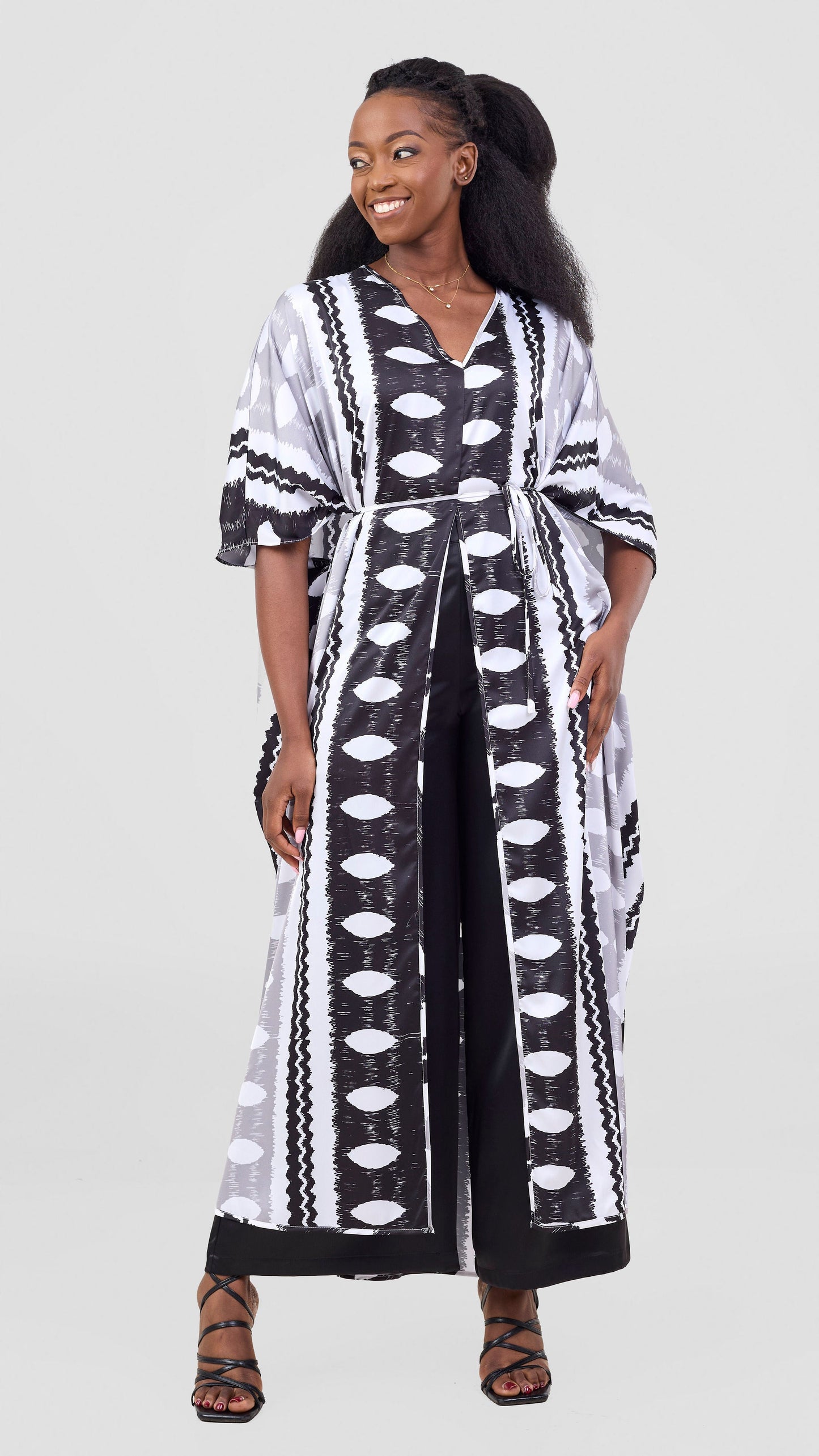 Vivo Essi Front Slit Maxi Top - White / Black Print