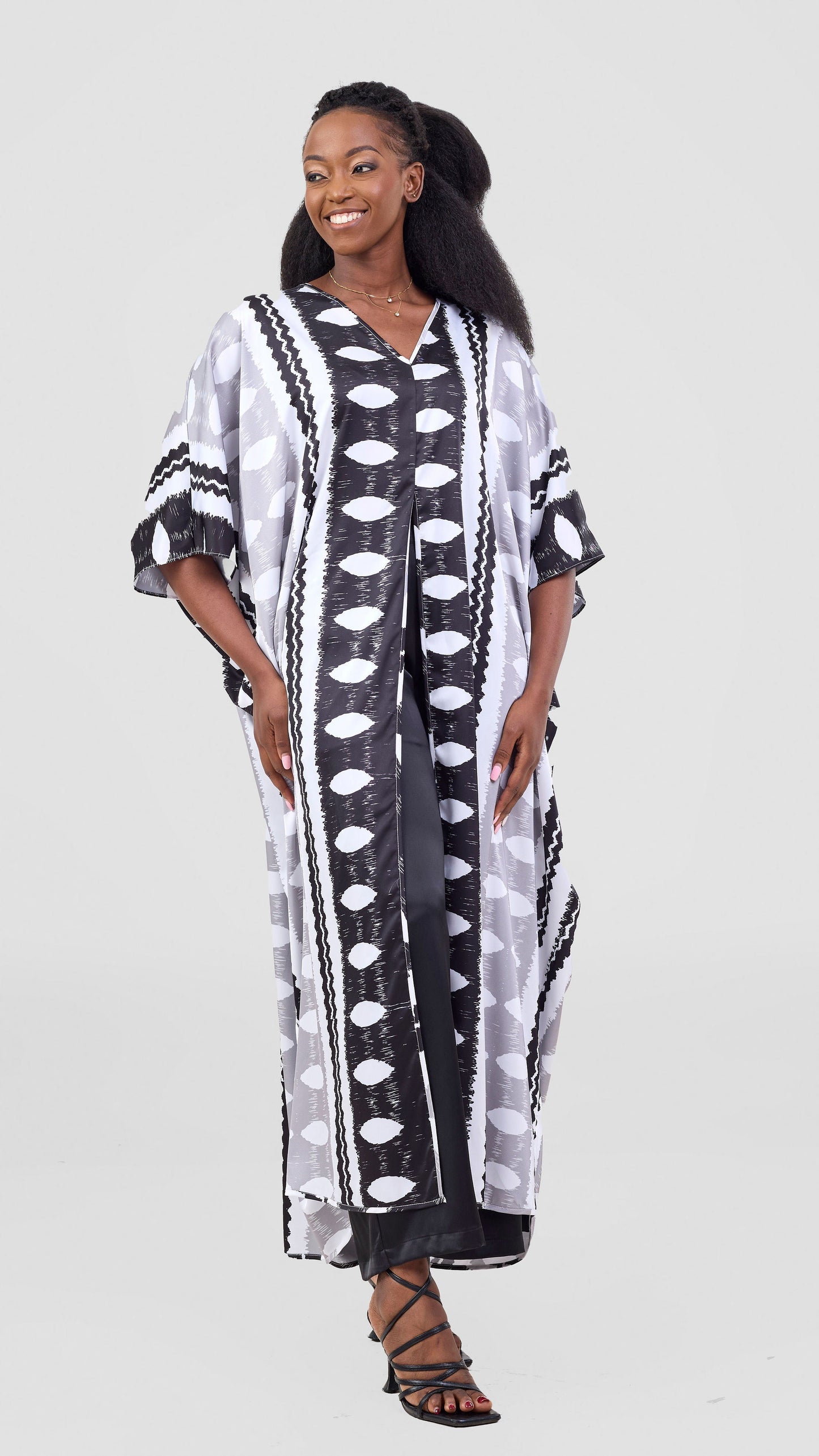 Vivo Essi Front Slit Maxi Top - White / Black Print