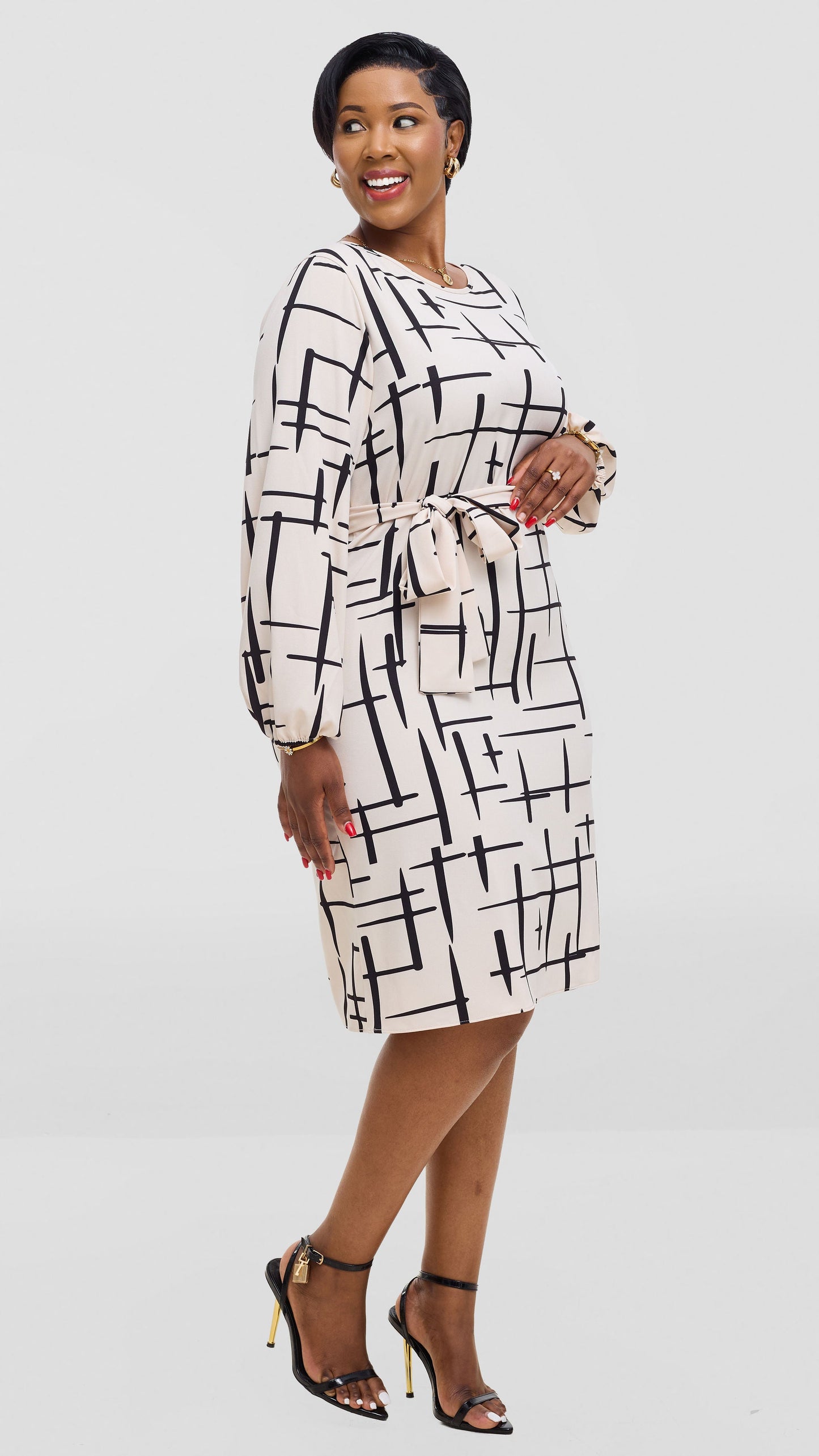 Vivo Laika Bishop Sleeve Shift Dress In Crepe - Buttermilk / Black Aria Print