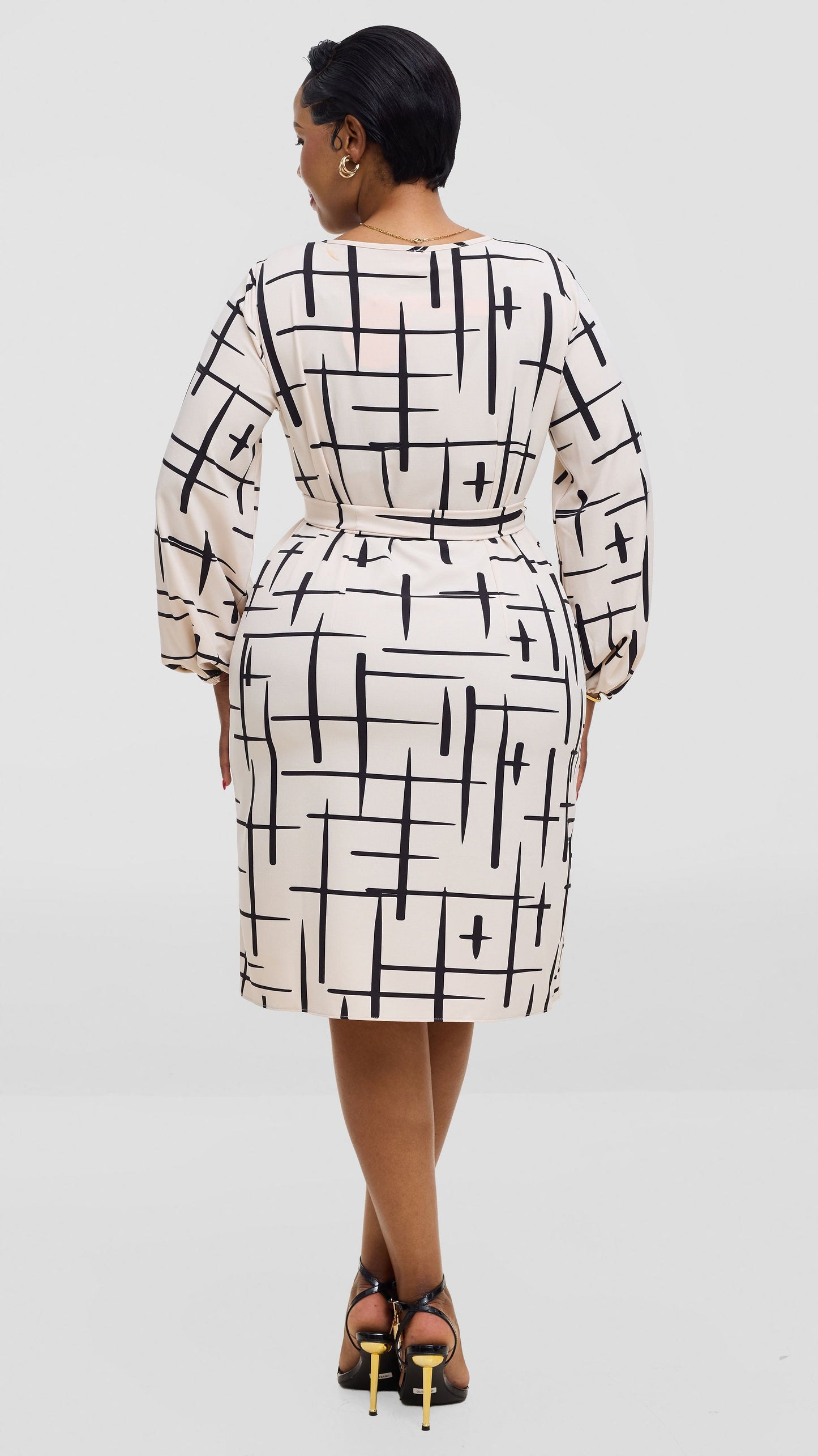 Vivo Laika Bishop Sleeve Shift Dress In Crepe - Buttermilk / Black Aria Print