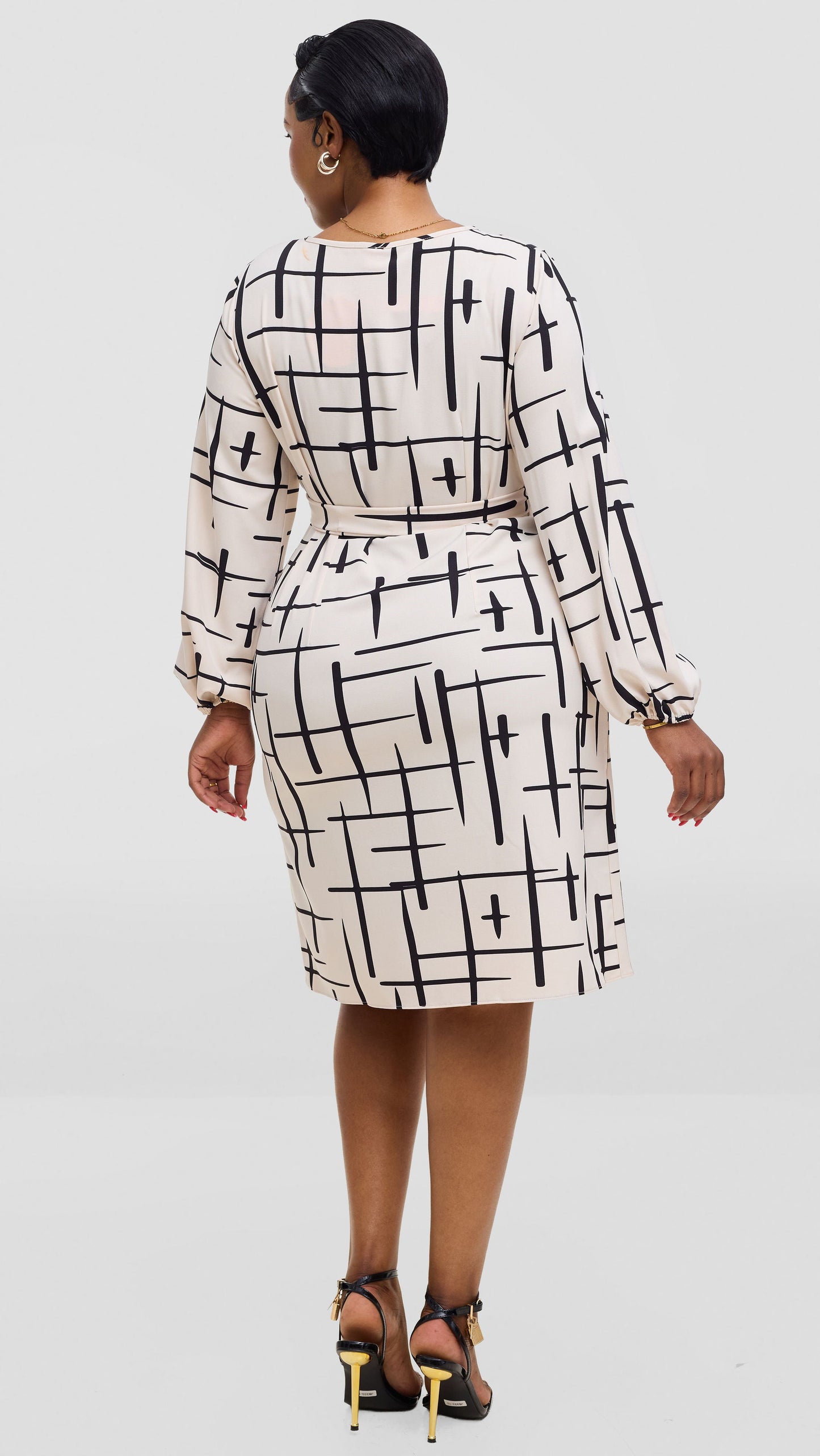 Vivo Laika Bishop Sleeve Shift Dress In Crepe - Buttermilk / Black Aria Print