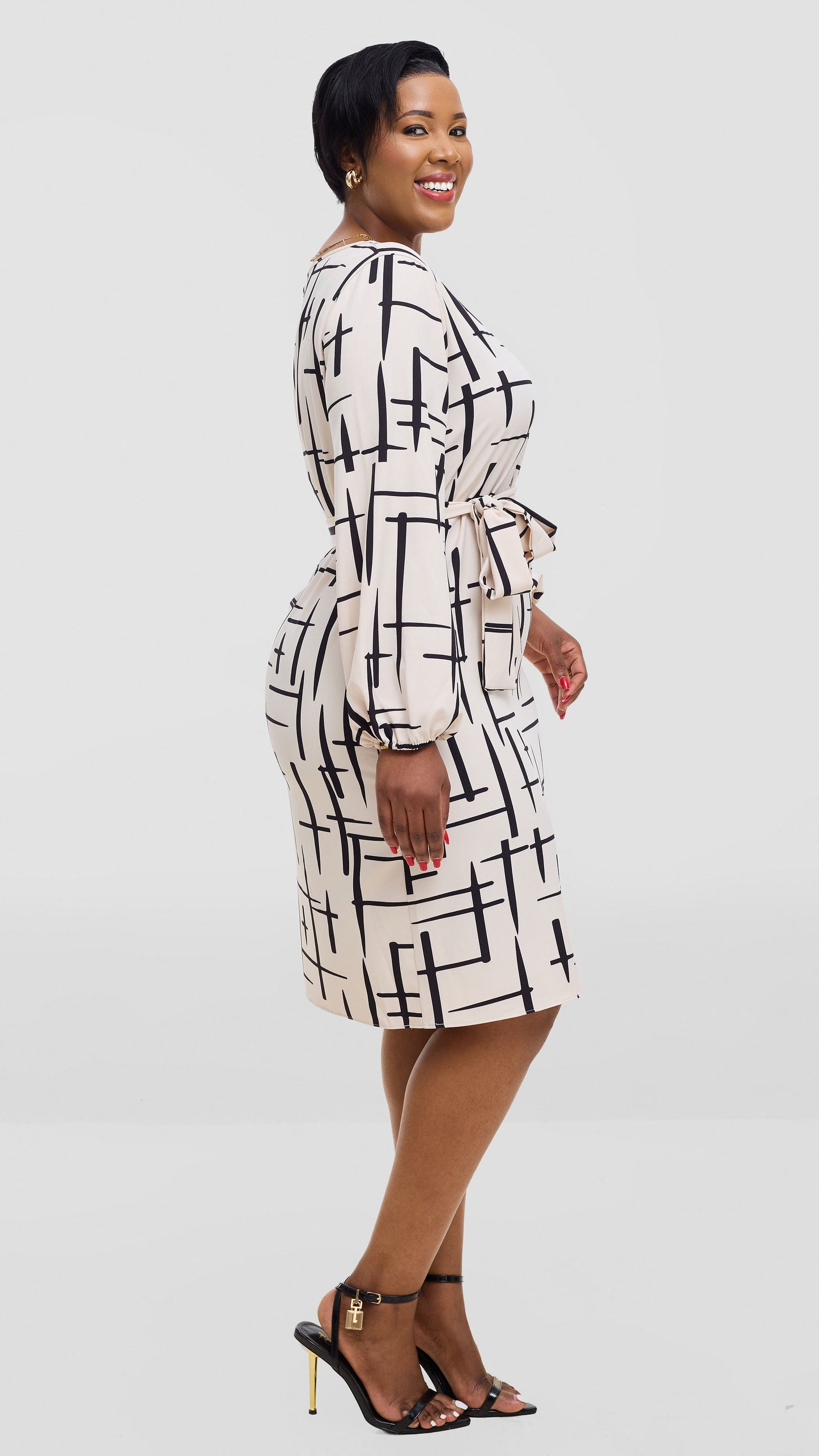 Vivo Laika Bishop Sleeve Shift Dress In Crepe - Buttermilk / Black Aria Print