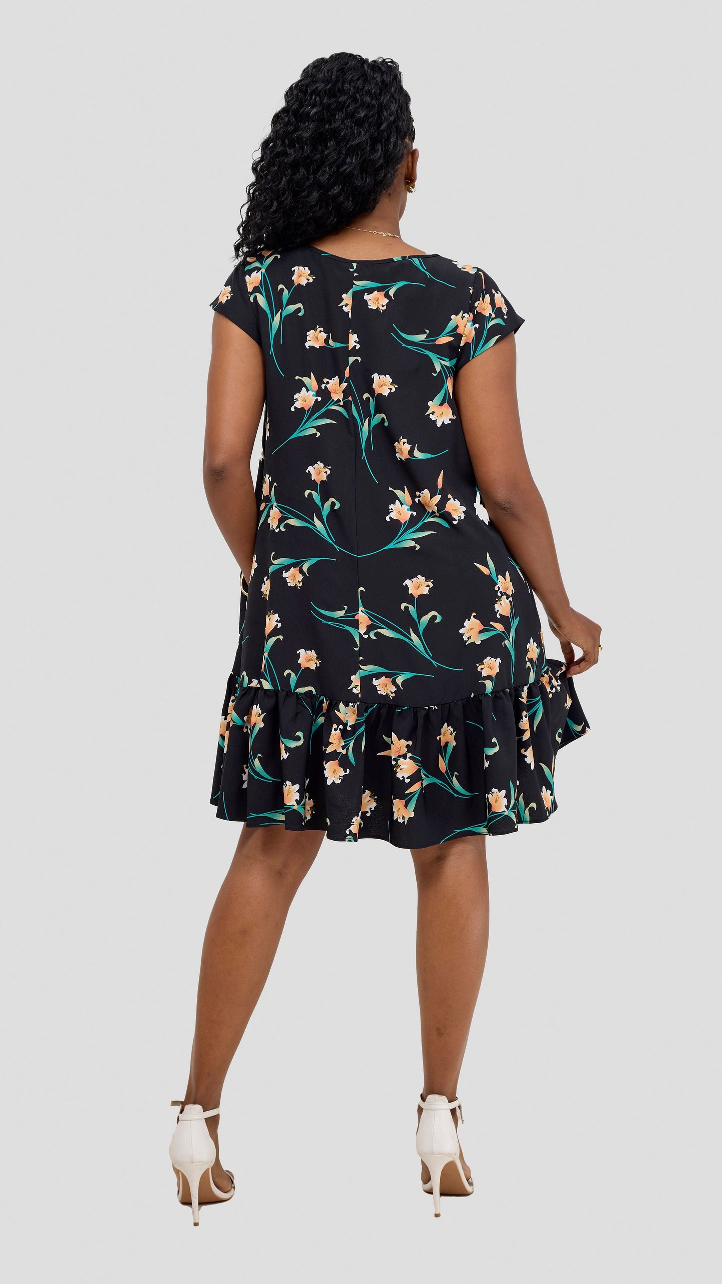 Vivo Dalia Cap Sleeve Gathered Knee Length Dress - Black / Peach Print