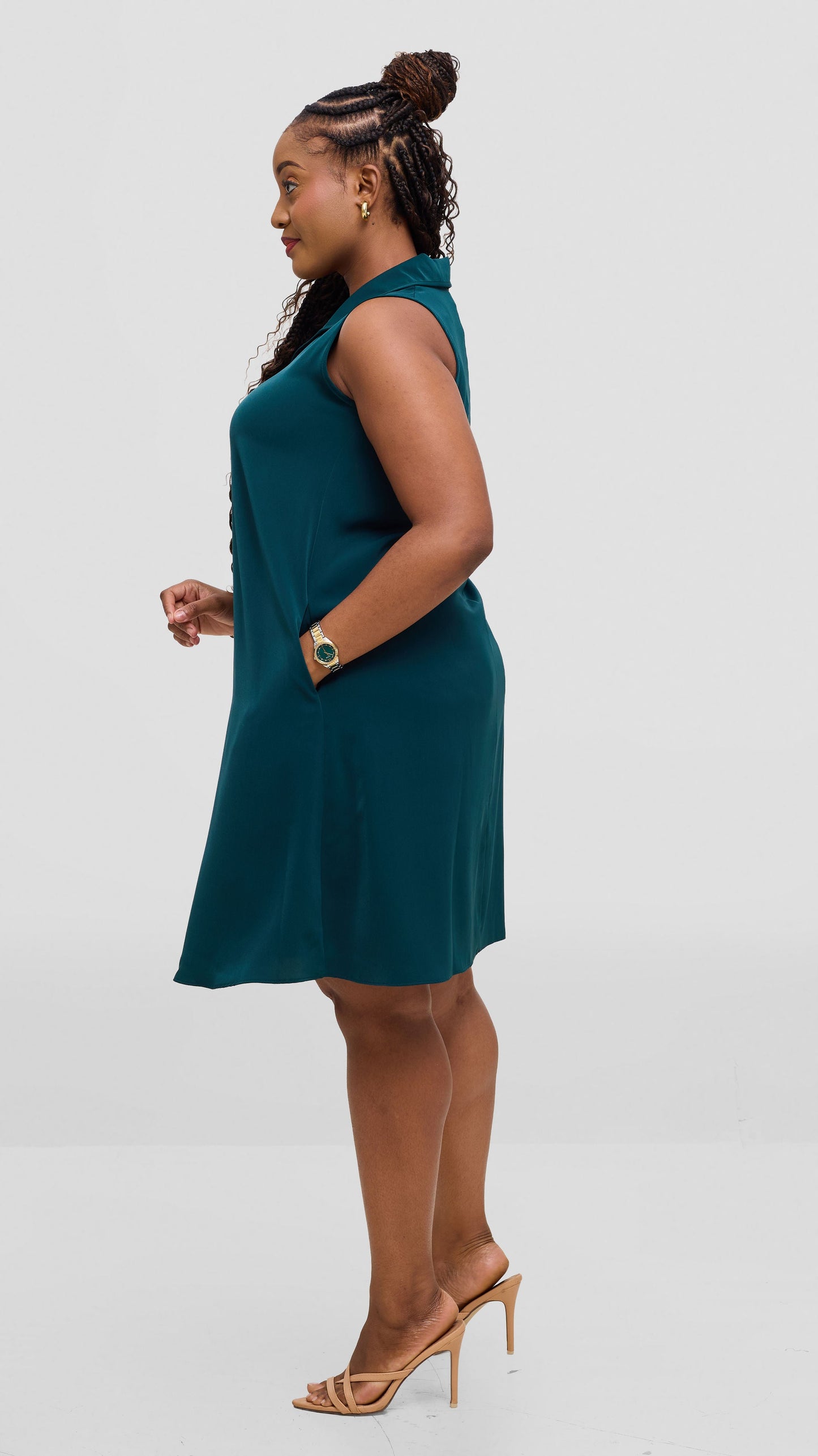 Vivo Asha Sleeveless Knee Length Dress In Crepe - Dark Green
