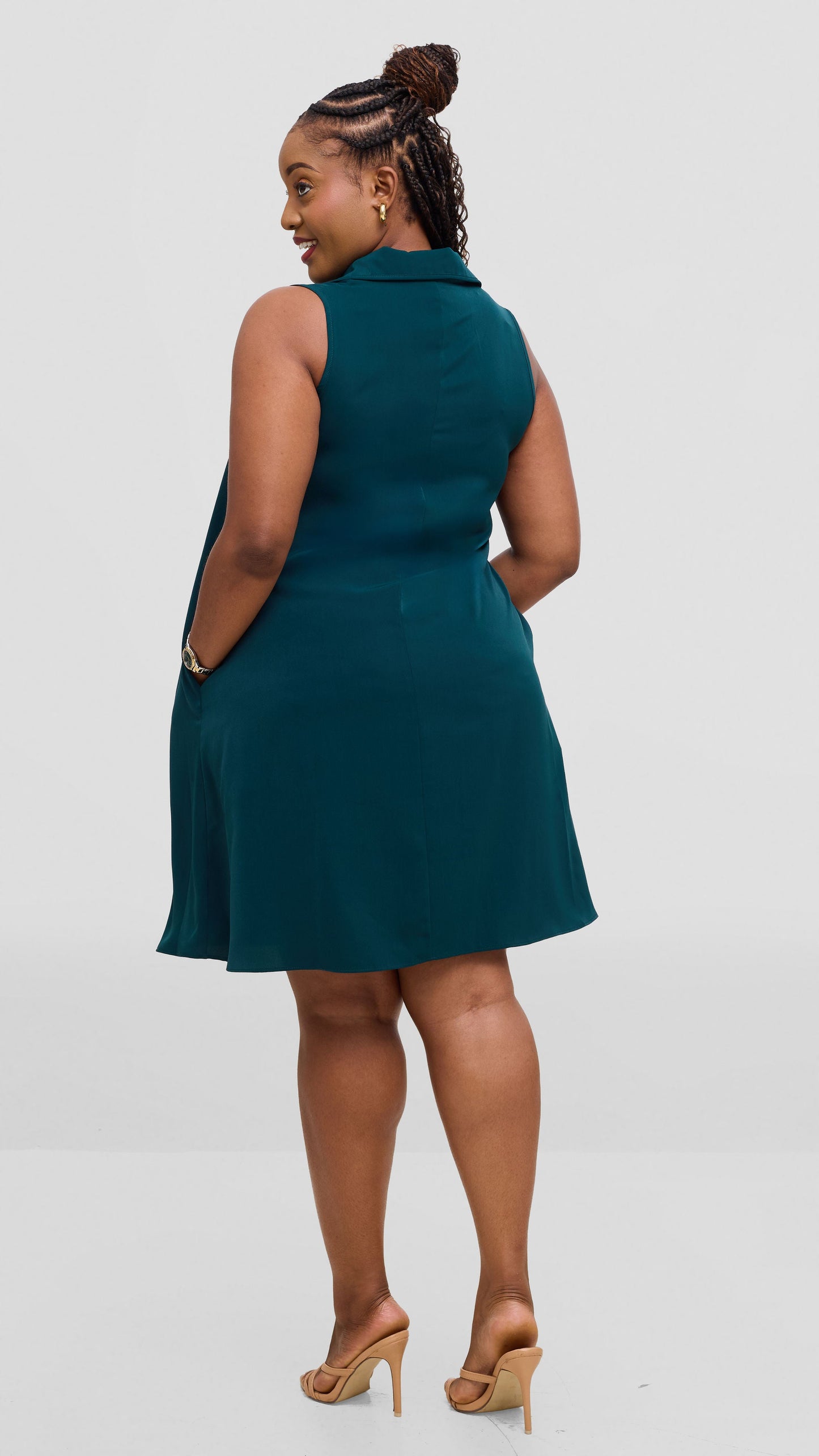 Vivo Asha Sleeveless Knee Length Dress In Crepe - Dark Green