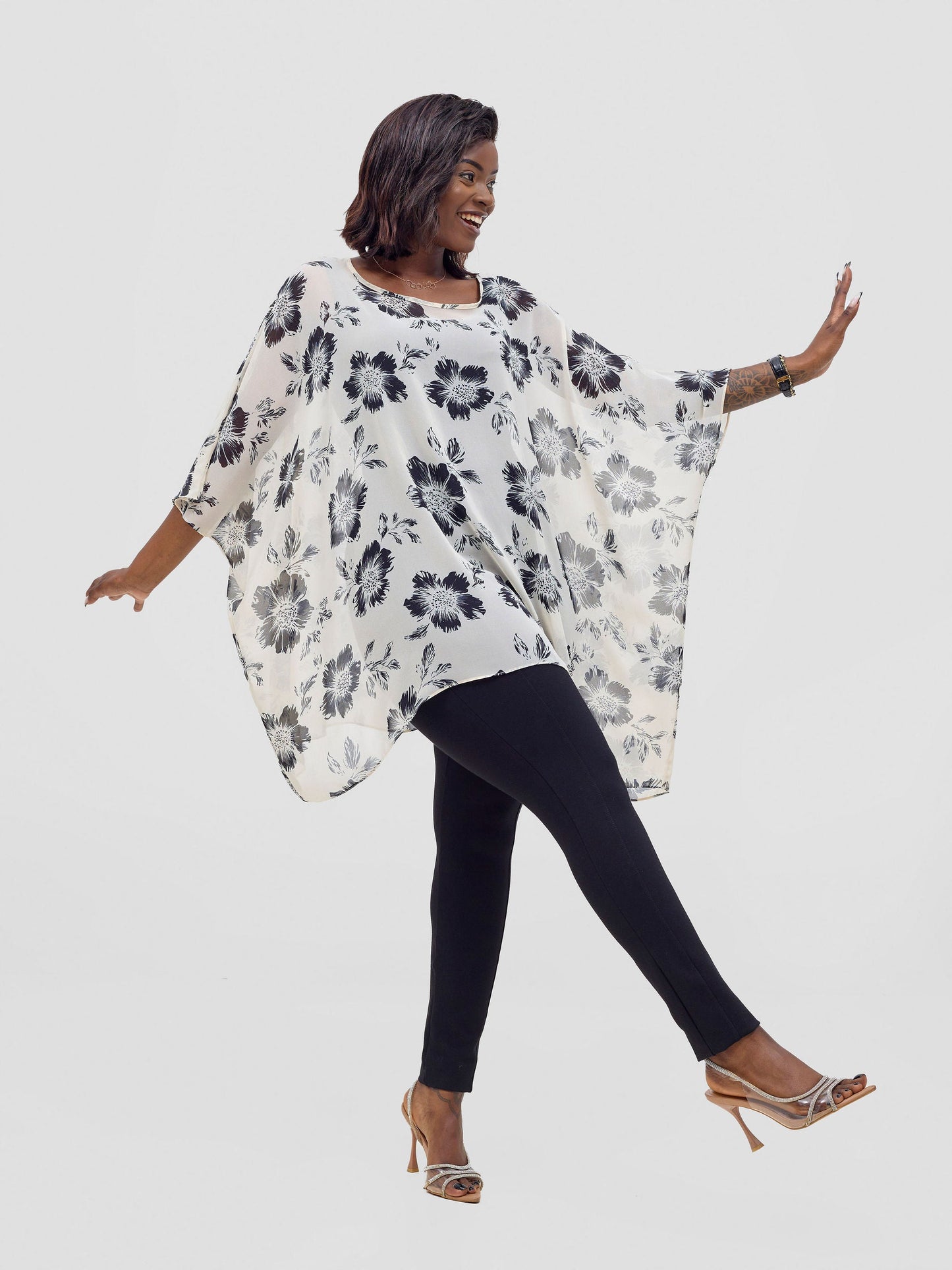 Vivo Basic Liv Chiffon Top - Off-white / Black Print