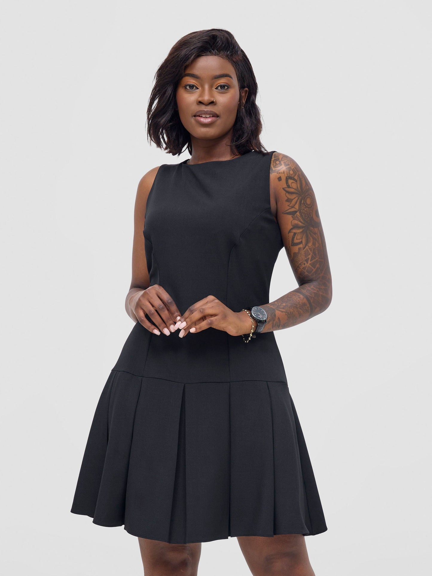 Vivo Niari Sleeveless Pleated Dress - Black