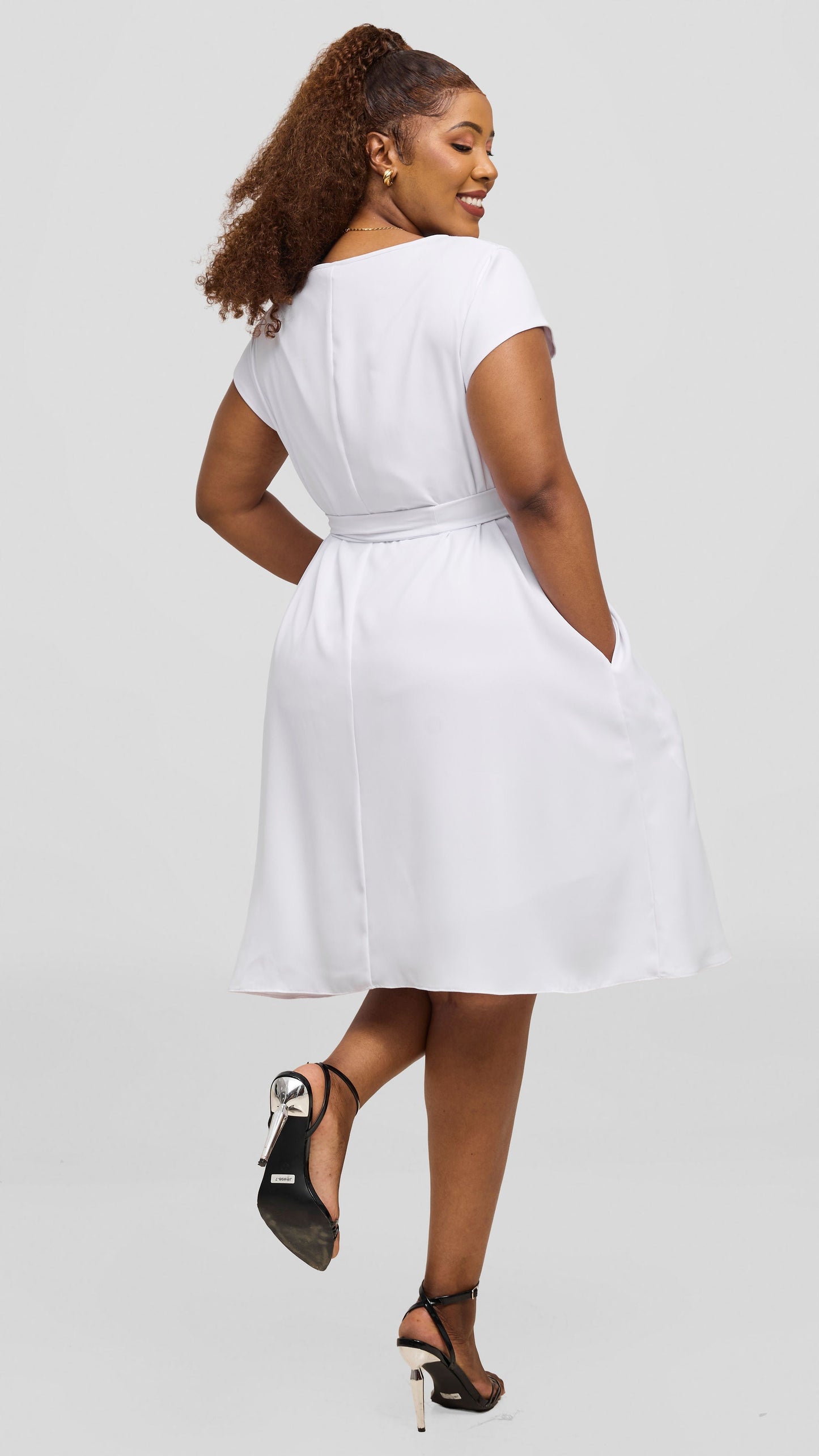 Vivo Basic Cap Sleeve Tent Knee Length Dress - White
