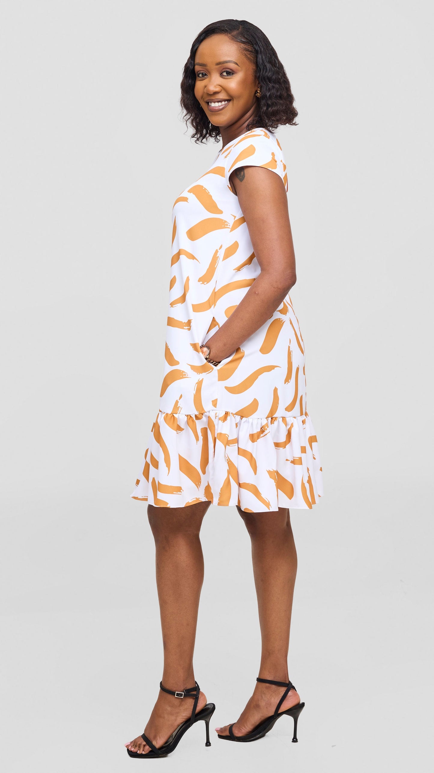 Vivo Dalia Cap Sleeve Gathered Dress - White / Mustard Nasi Print
