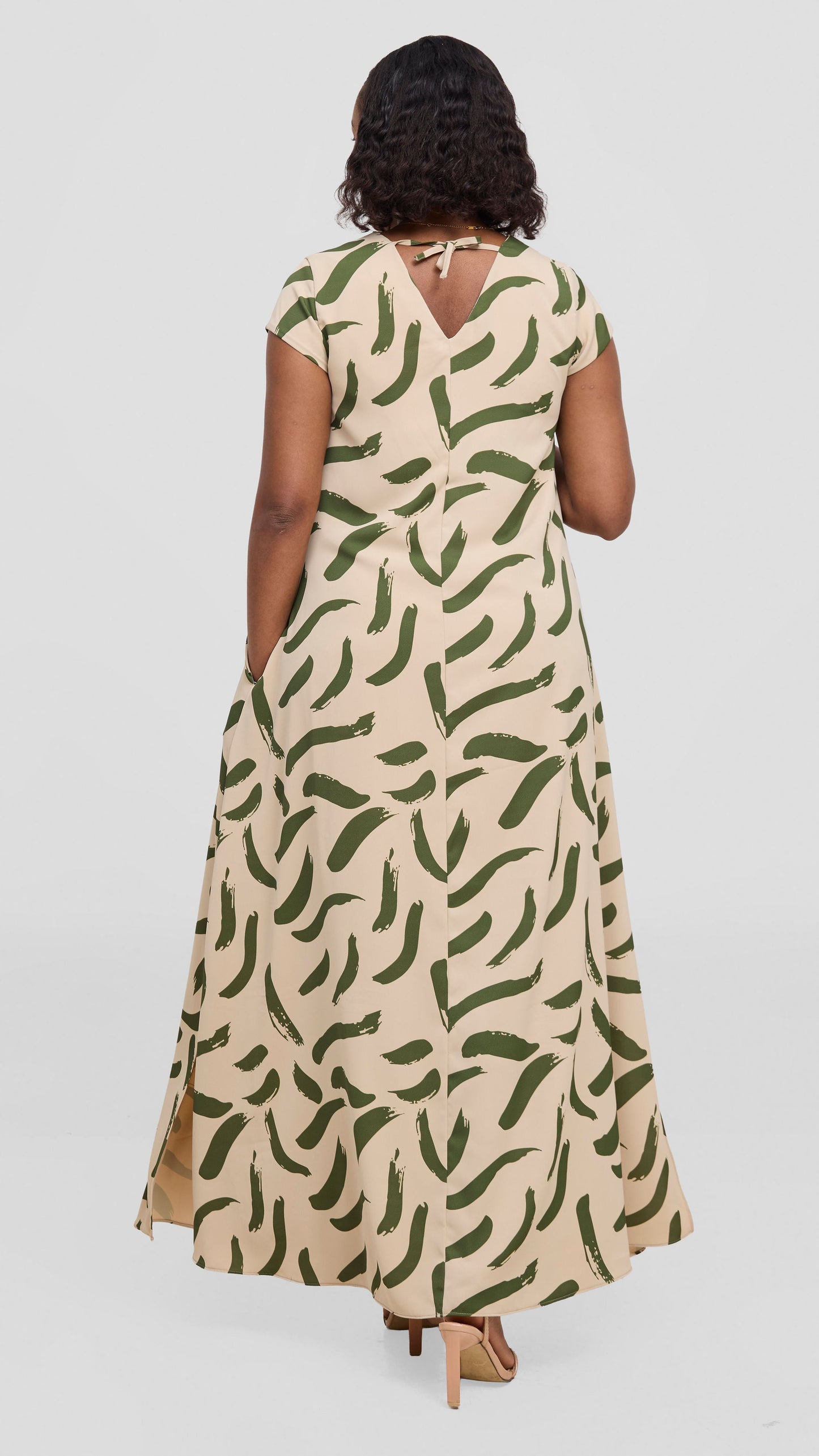 Vivo Kani Cap Sleeve Maxi Dress - Buttermilk / Hunters Nasi Print