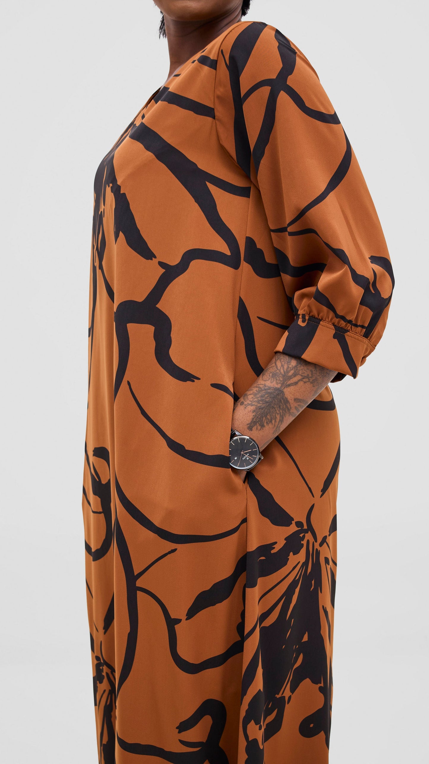 Vivo Hadiya Maxi Dress - Brown / Black Luwe Print