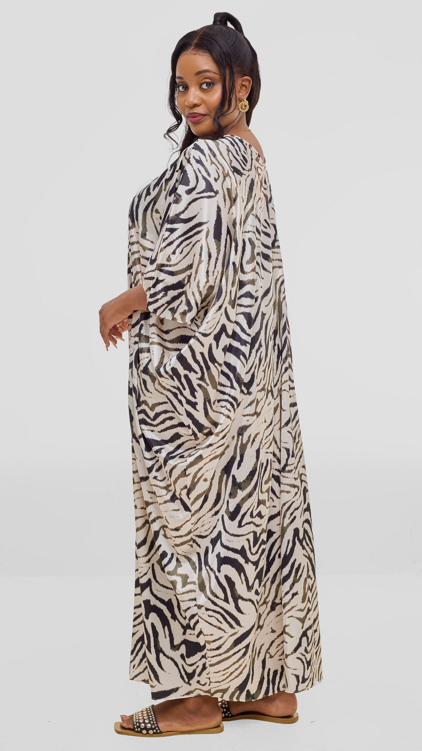 Vivo Keza V Neck Maxi Kaftan In Satin - Grey / White Print