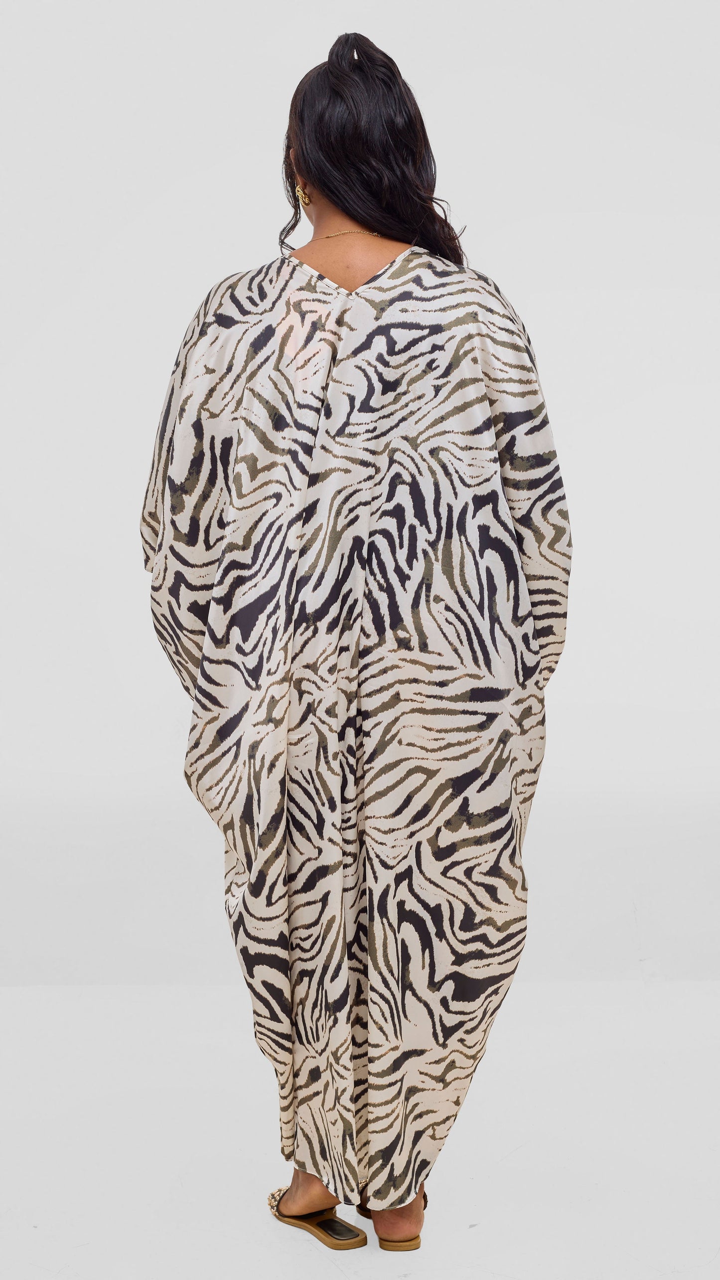 Vivo Keza V Neck Maxi Kaftan In Satin - Grey / White Print