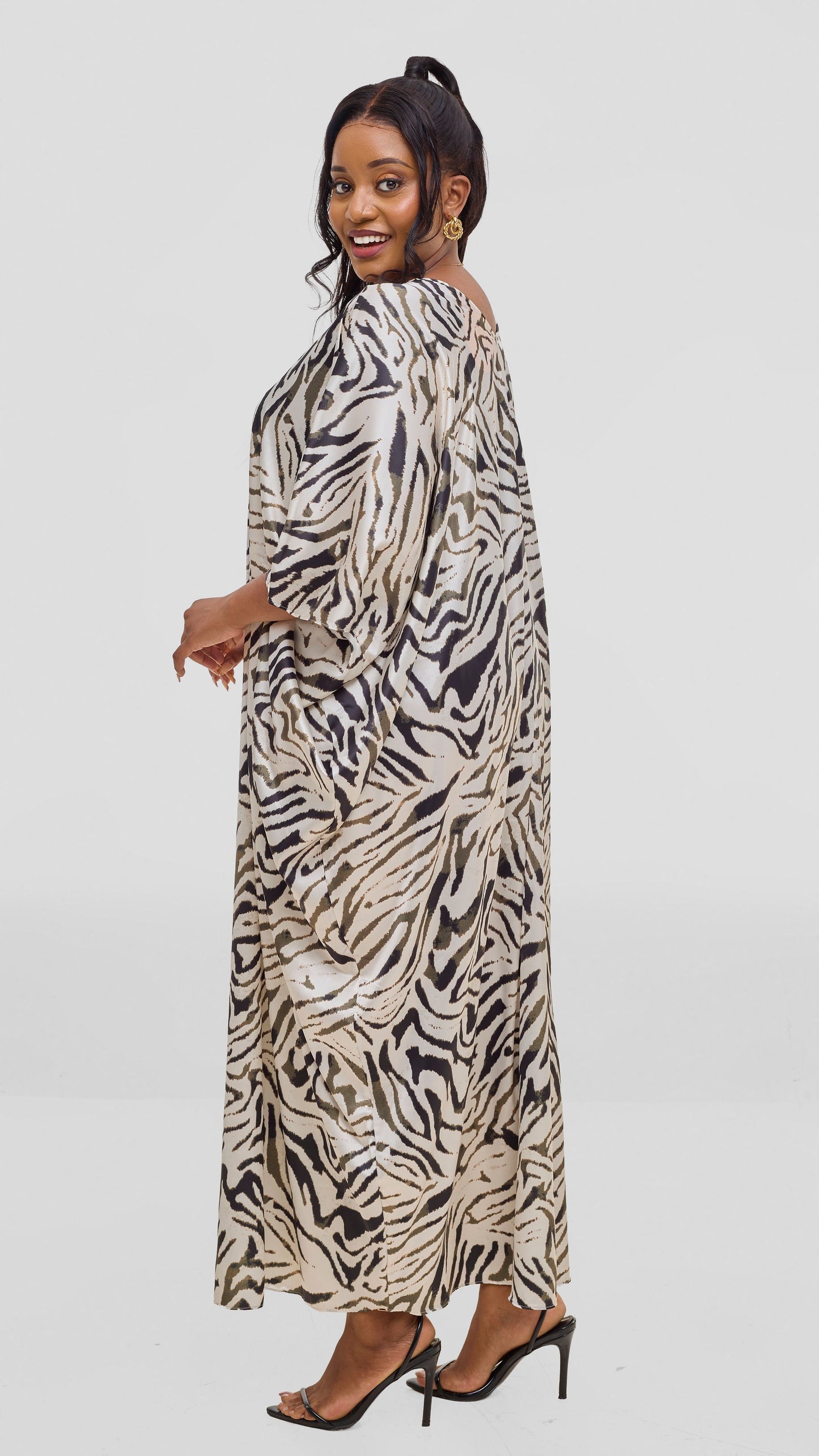 Vivo Keza V Neck Maxi Kaftan In Satin - Grey / White Print