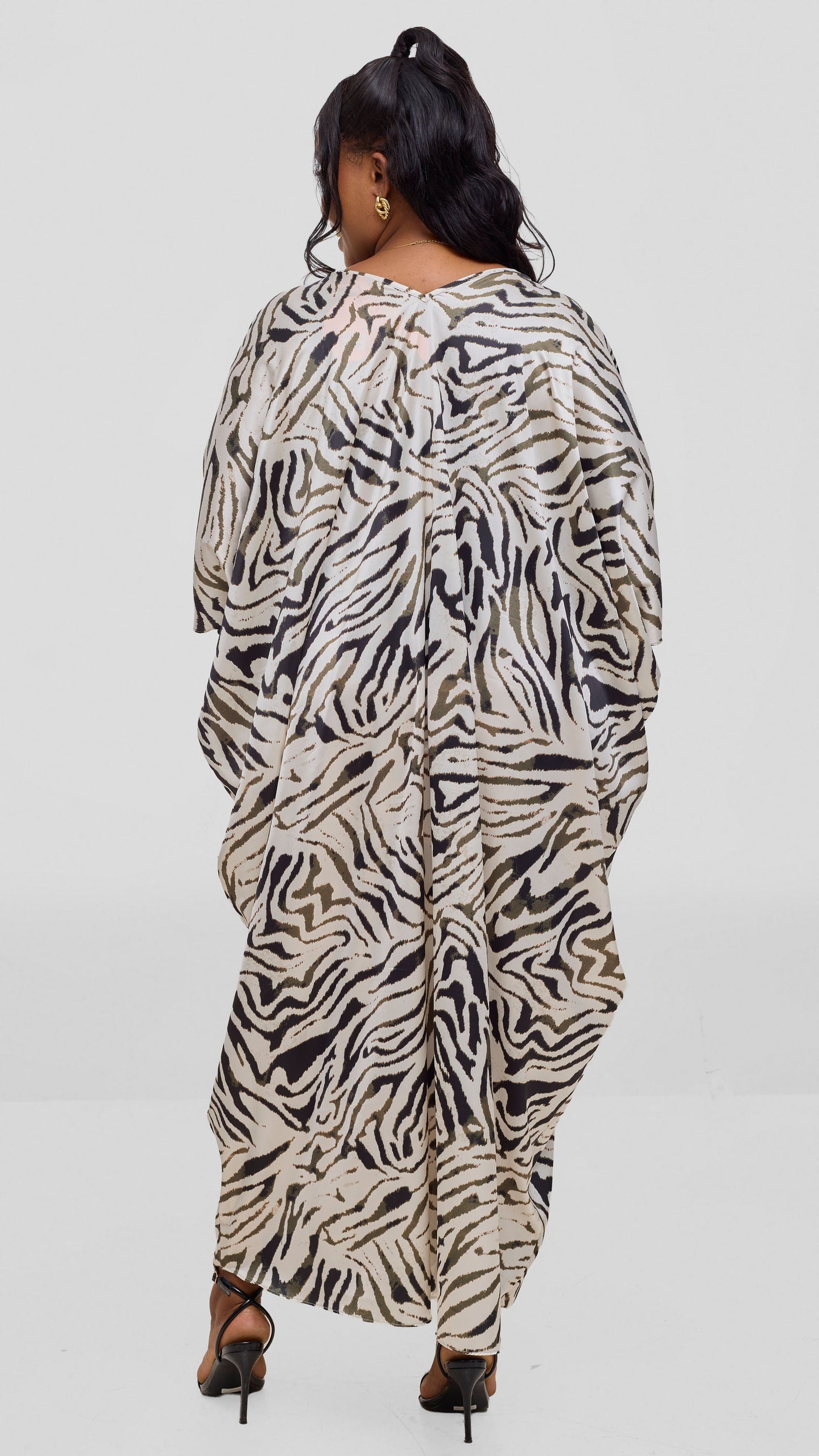 Vivo Keza V Neck Maxi Kaftan In Satin - Grey / White Print
