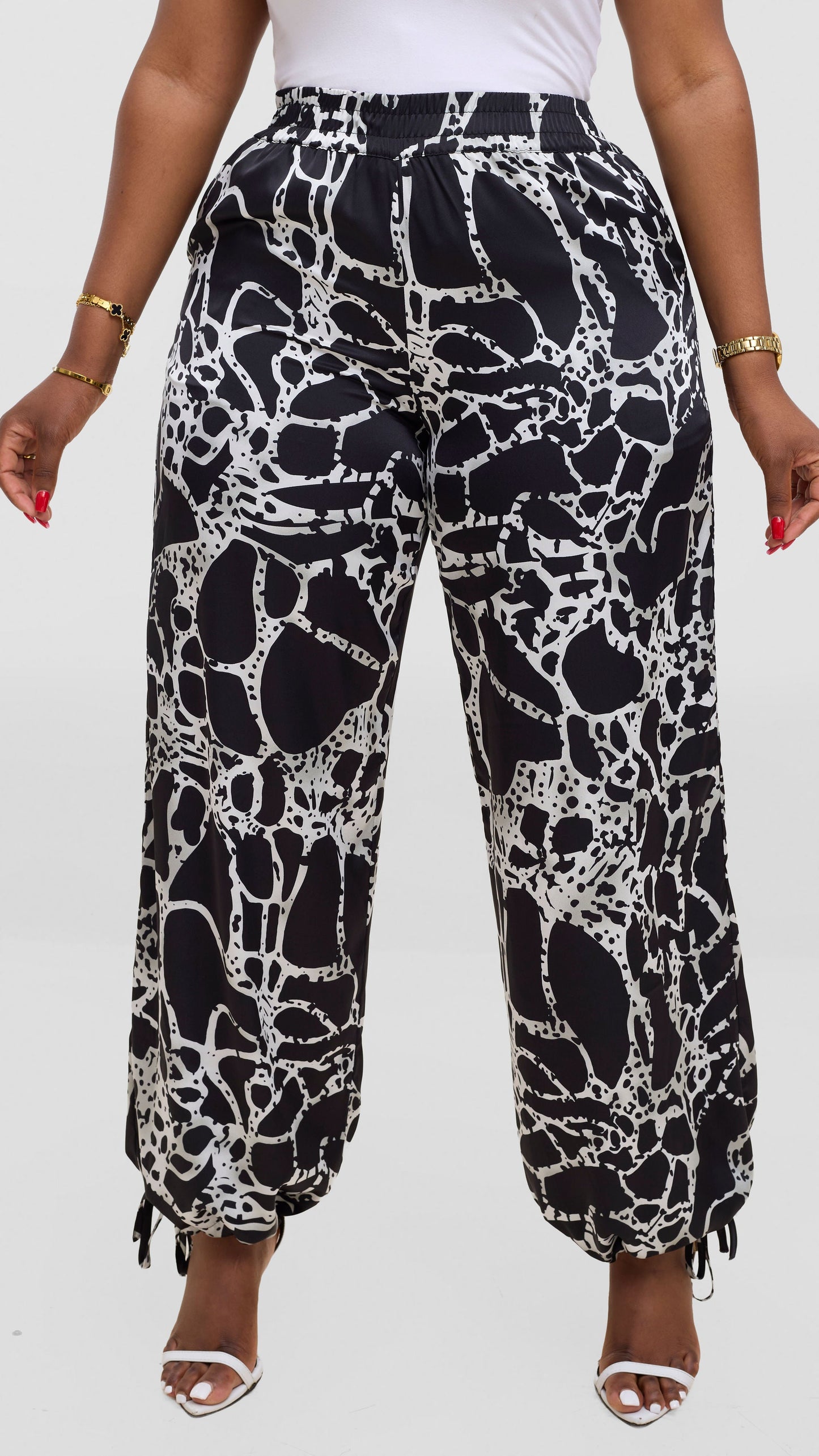 Vivo Liora Drawstring Pants In Satin - Grey / Black Print