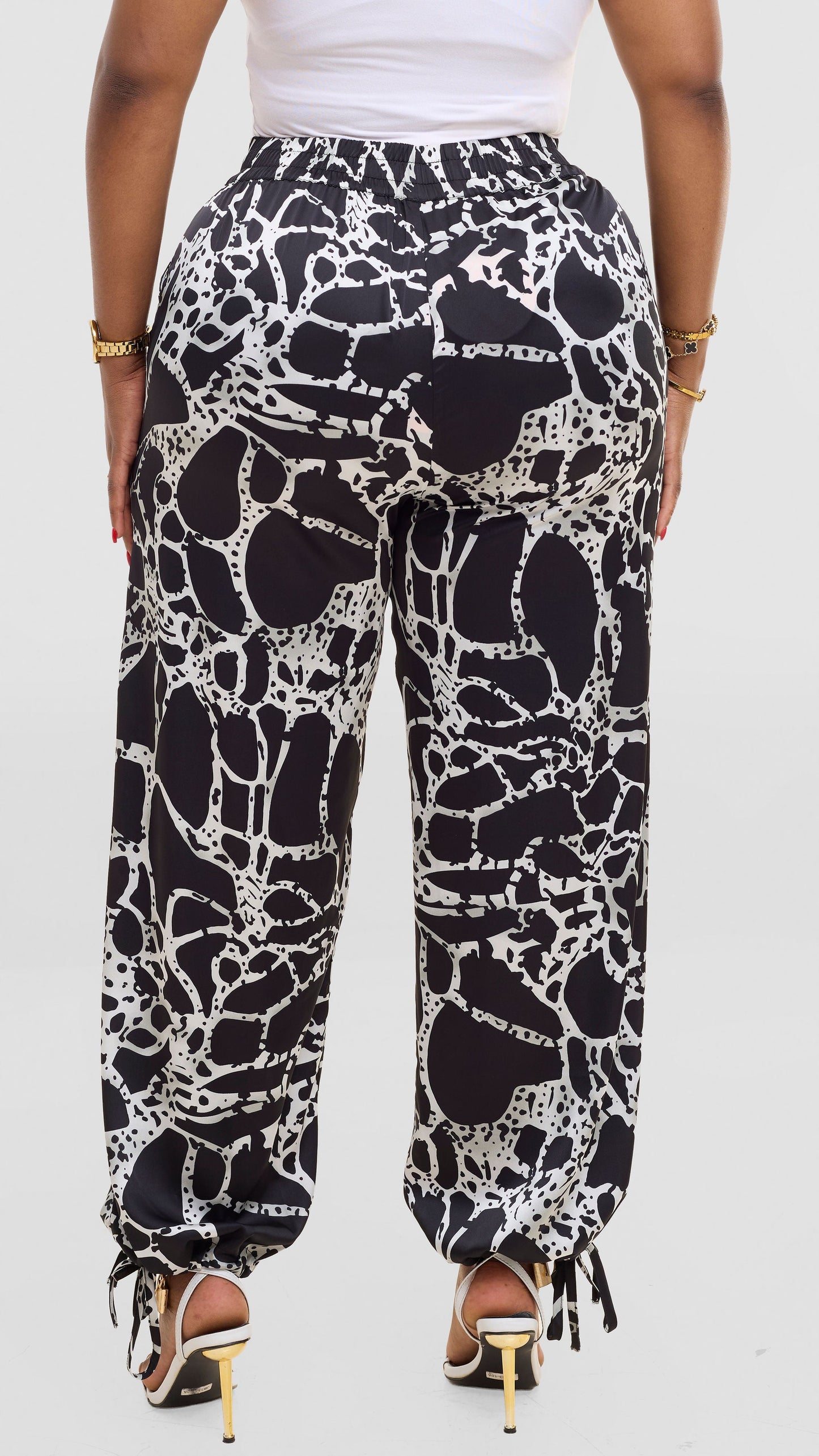 Vivo Liora Drawstring Pants In Satin - Grey / Black Print