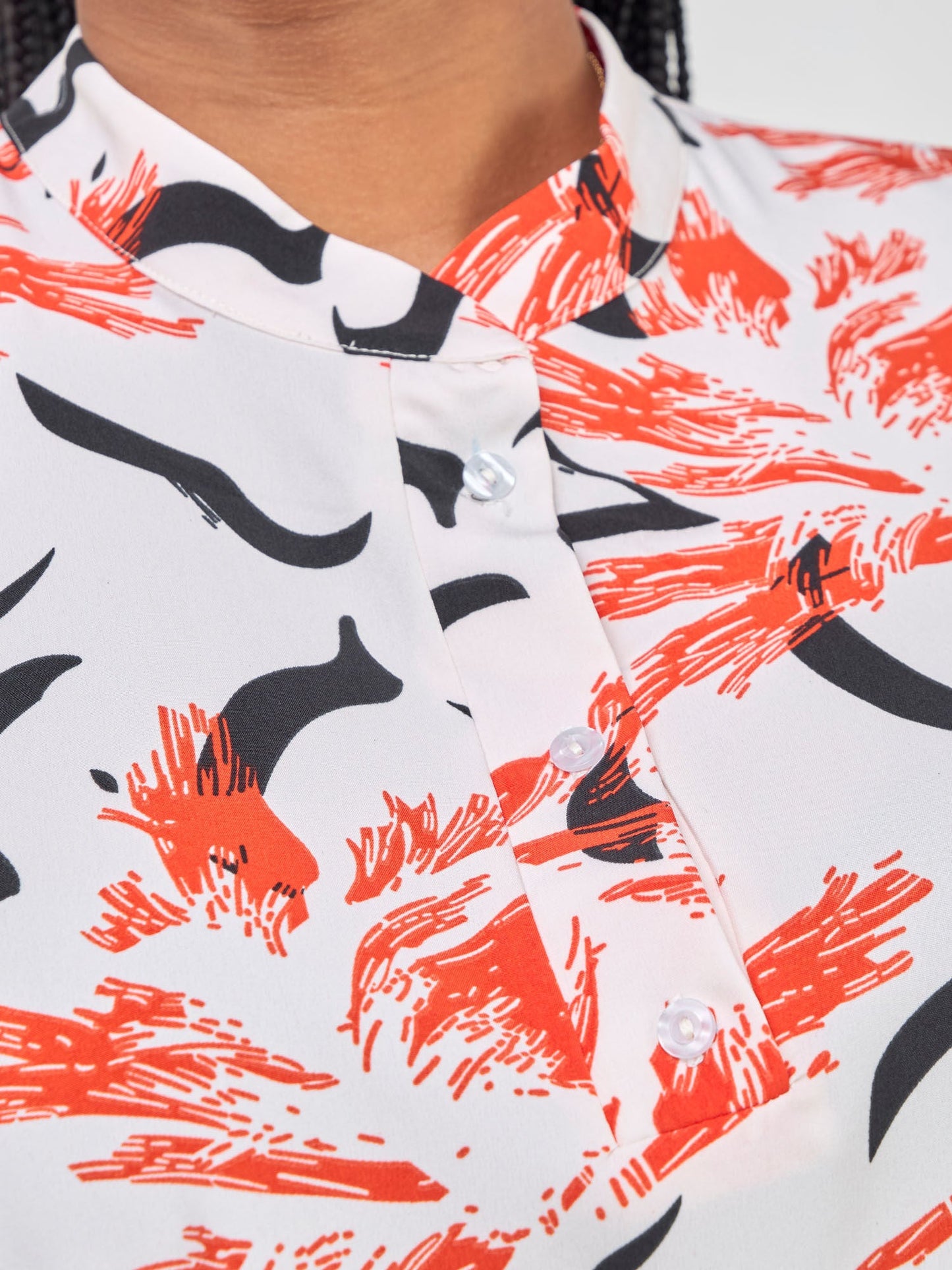 Vivo Mistari 3/4 Sleeve  V - Neck Collared Tunic Top - White / Red Abstract Print