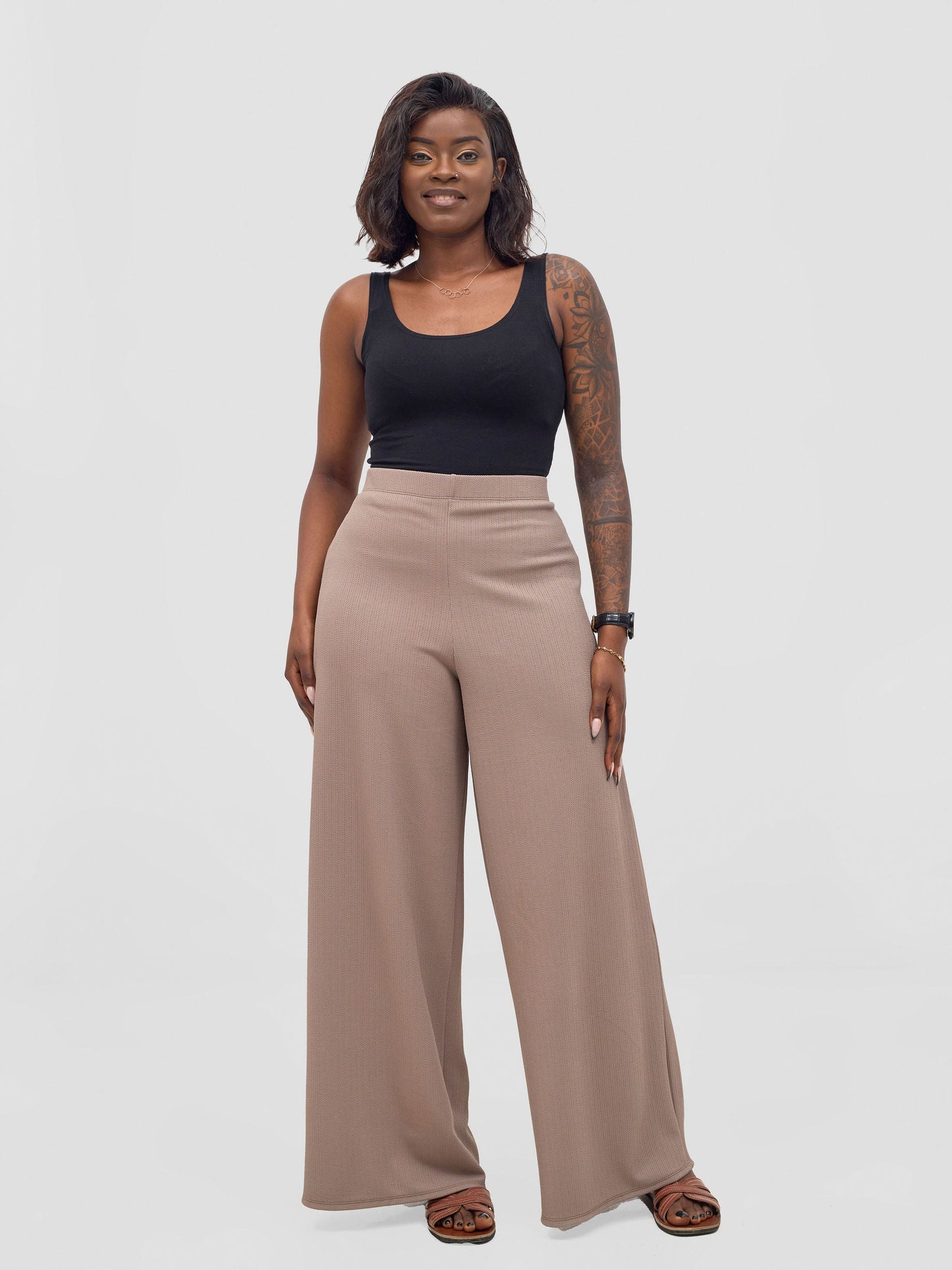 Vivo Chela Wide Leg Pants in Stretch Rib - Dark Taupe