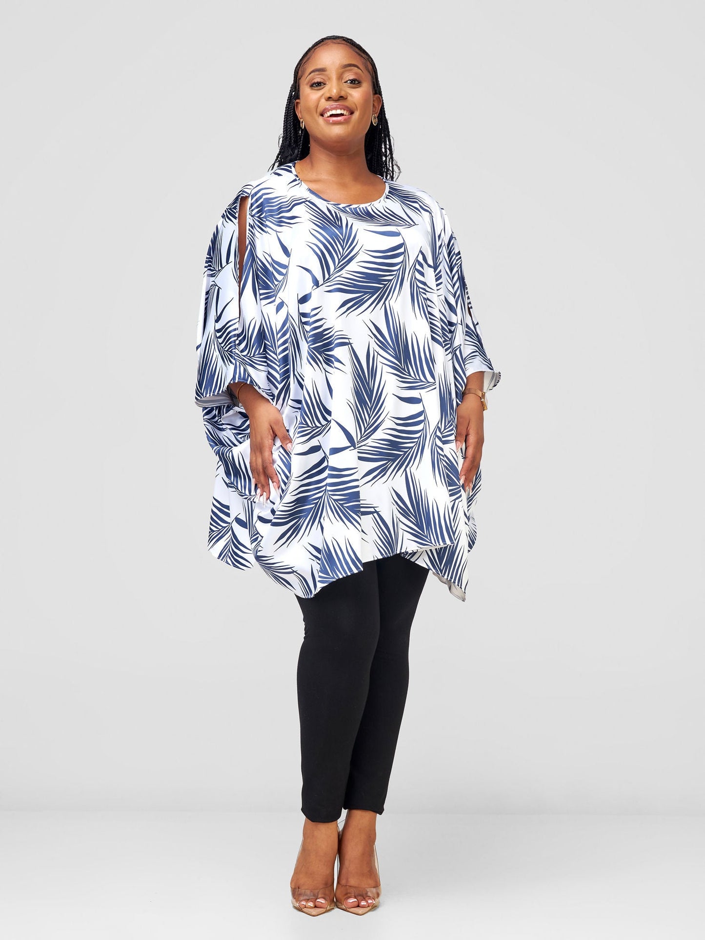 Vivo Lani Wide Short Top - Navy / White Siri Print