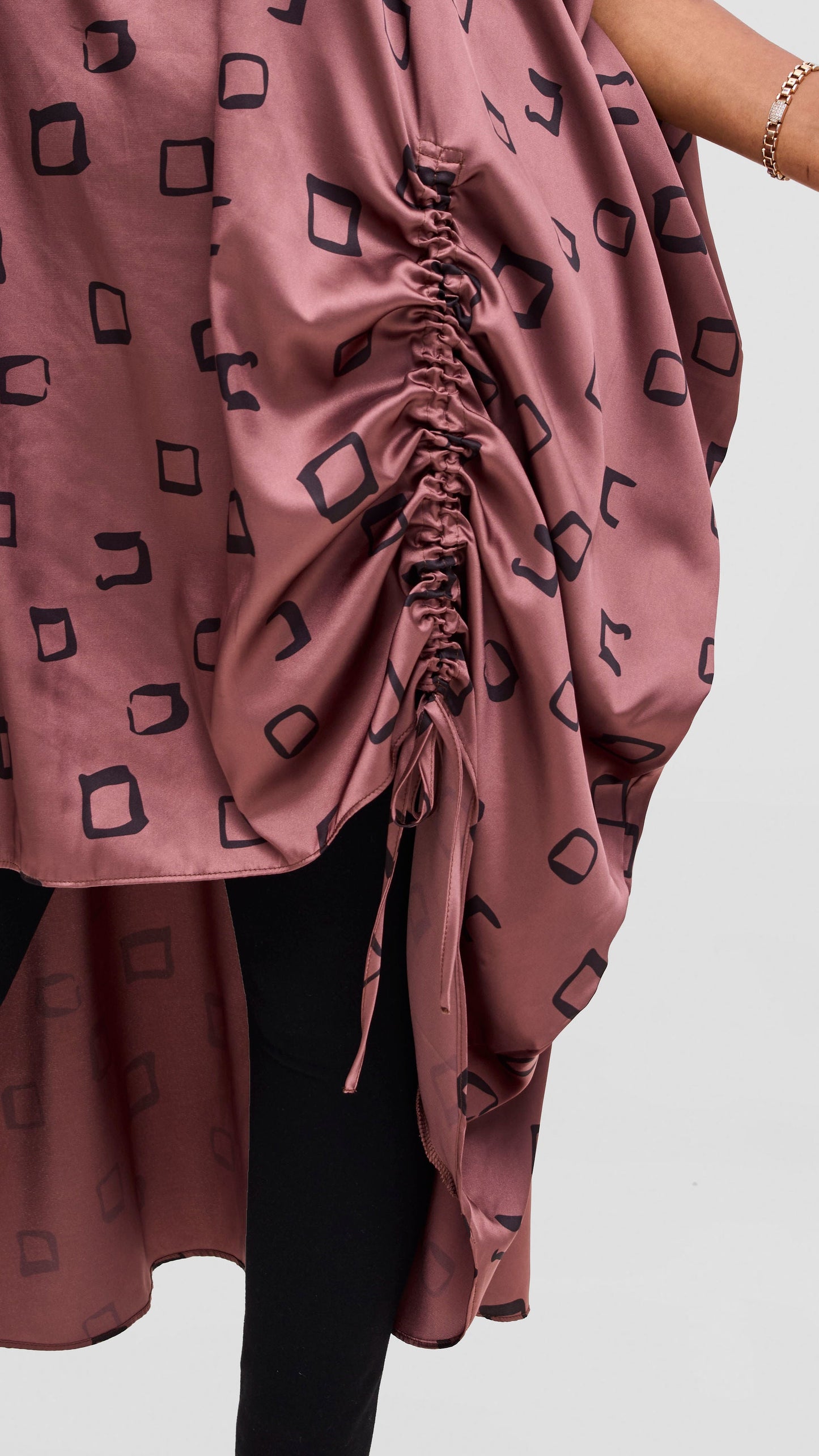 Vivo Samira Drawstring Top - Black / Light Taupe Nita Print