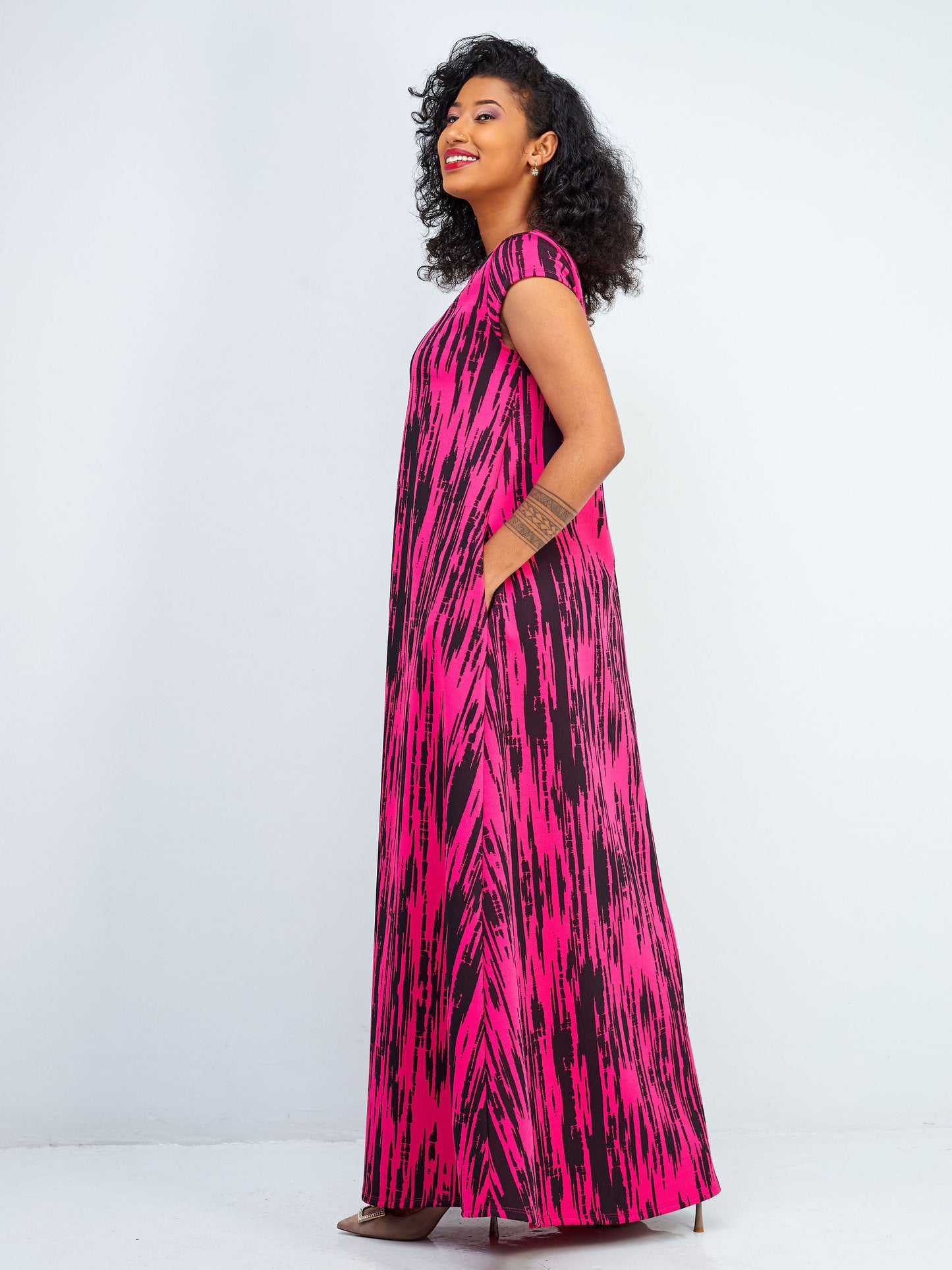 Vivo Hema Cap Sleeve Maxi Dress - Pink / Black Abstract Print